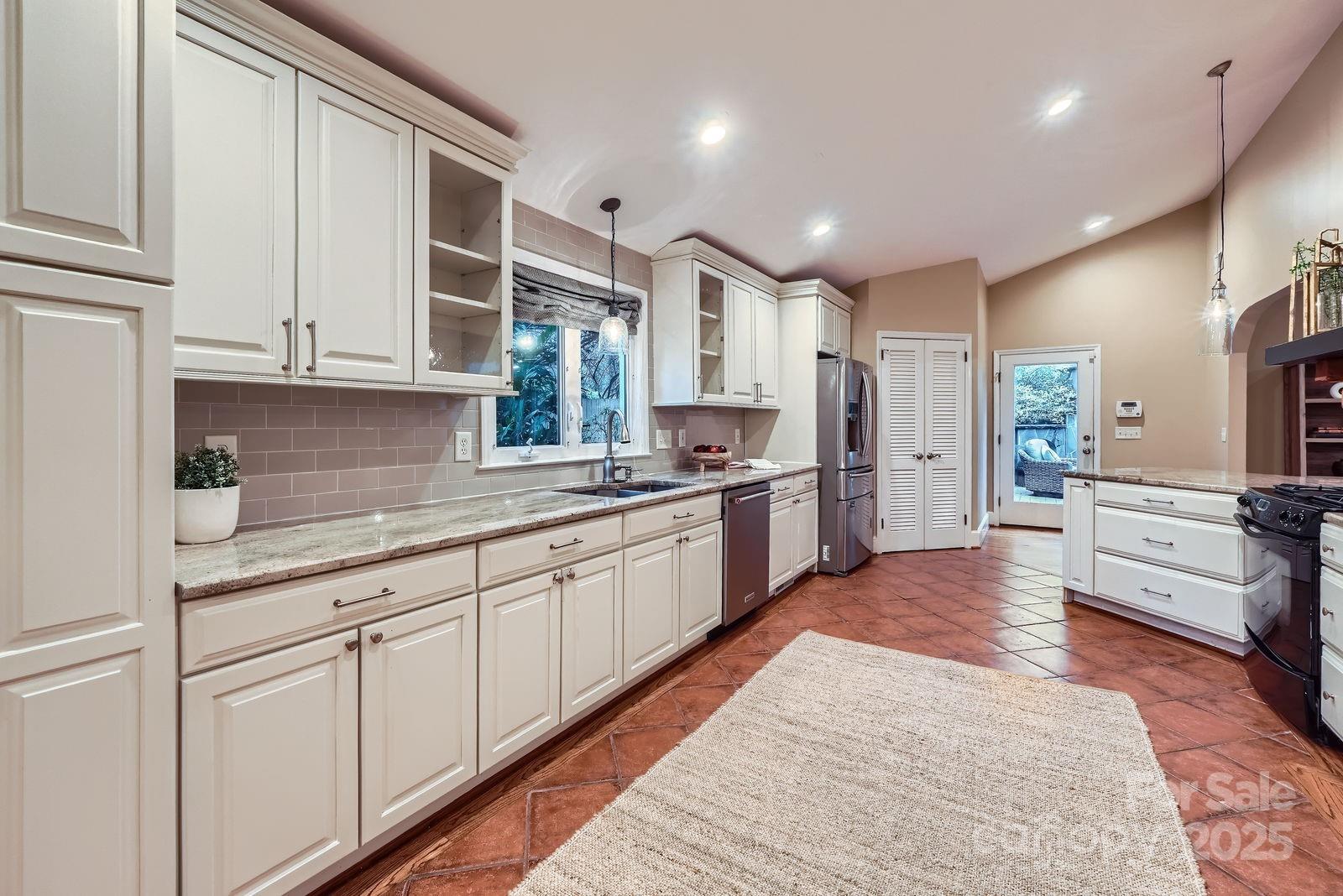 121 Wonderwood Drive