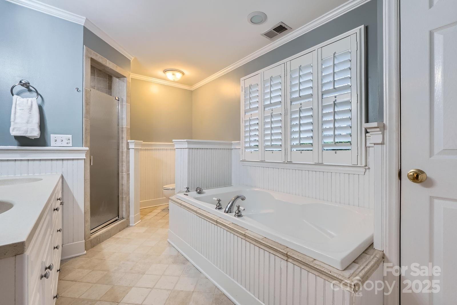 121 Wonderwood Drive