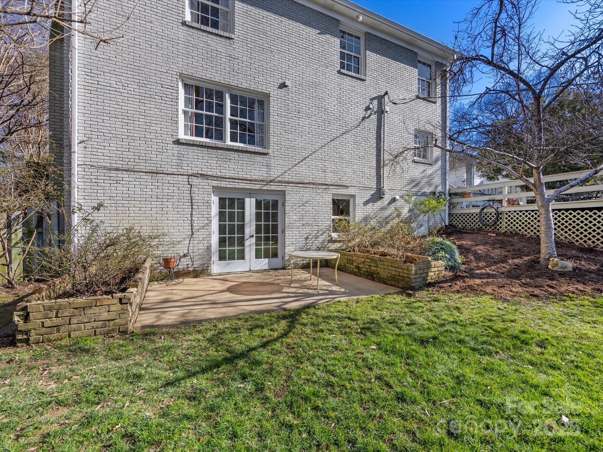 555 Manning Drive Unit: 7