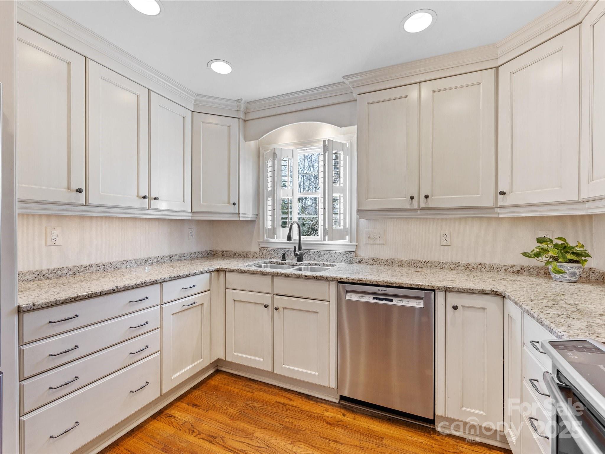 555 Manning Drive Unit: 7