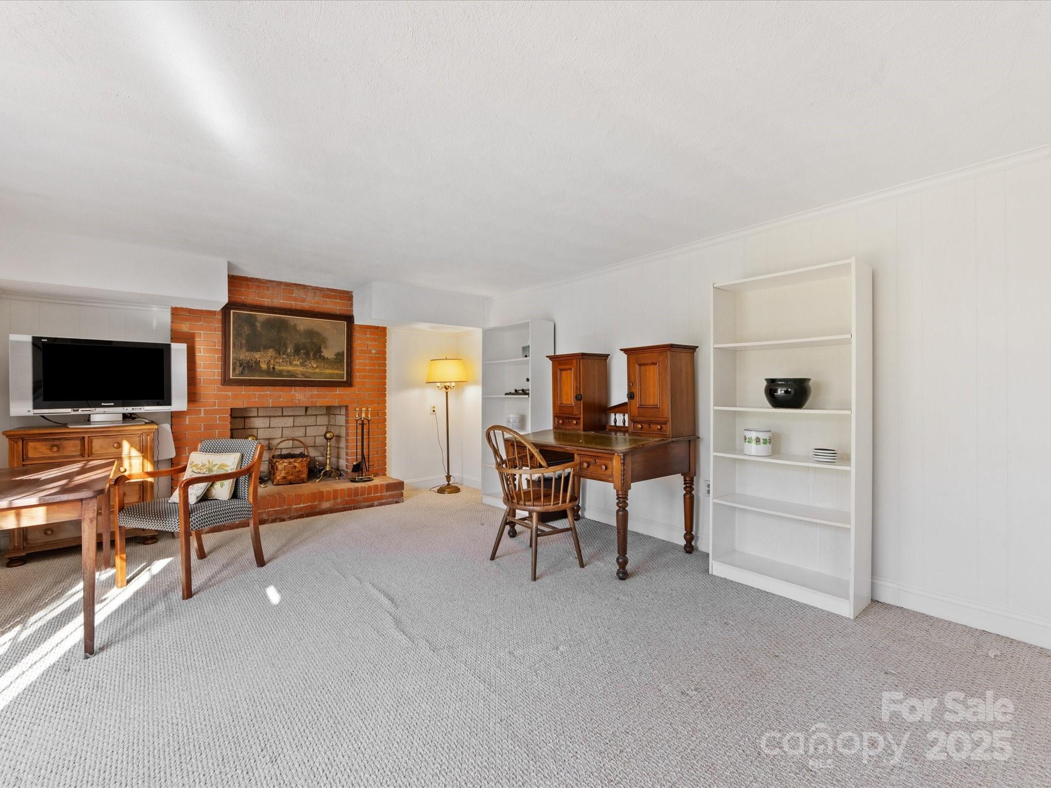 555 Manning Drive Unit: 7