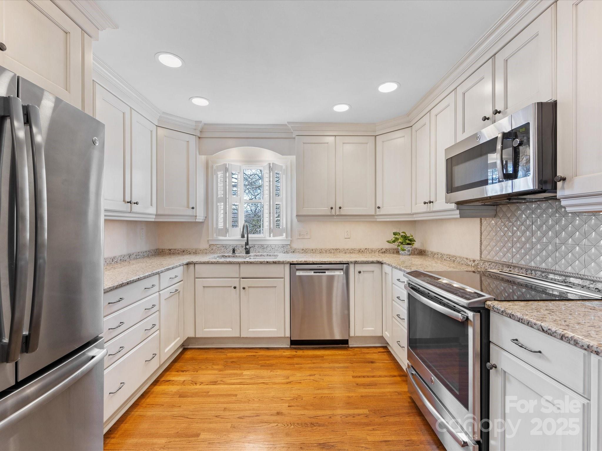 555 Manning Drive Unit: 7