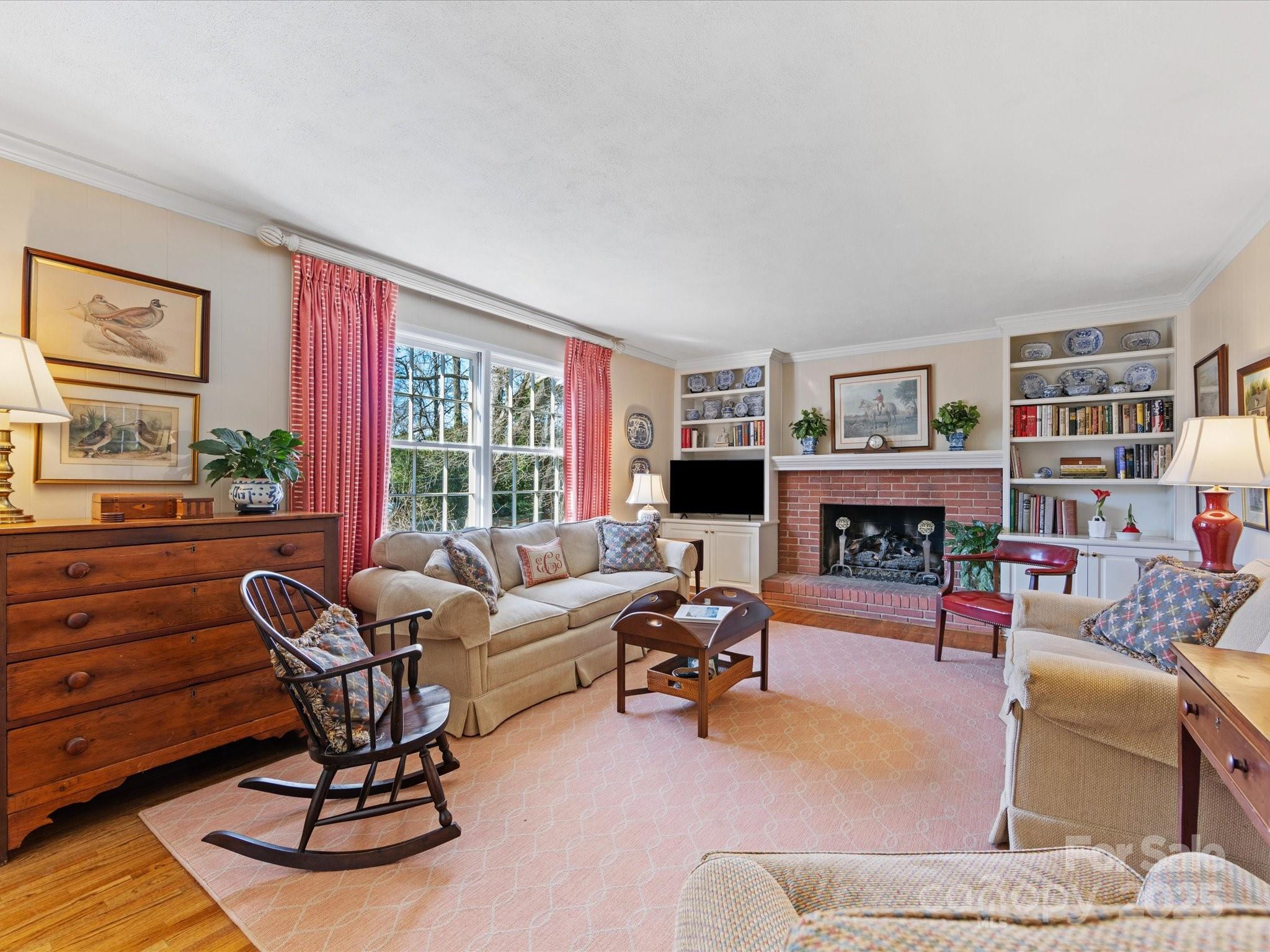 555 Manning Drive Unit: 7