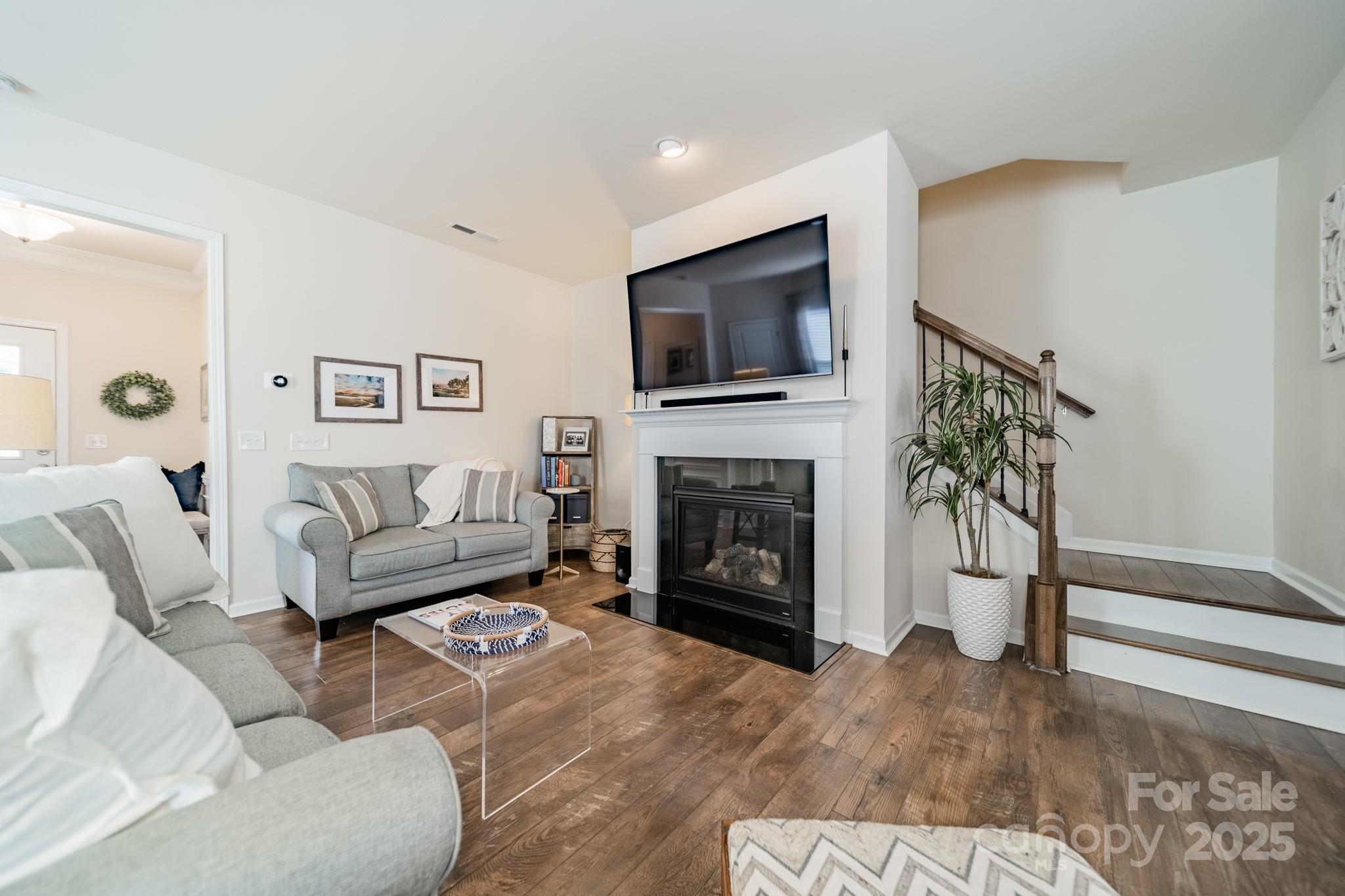2463 Diplomat Lane