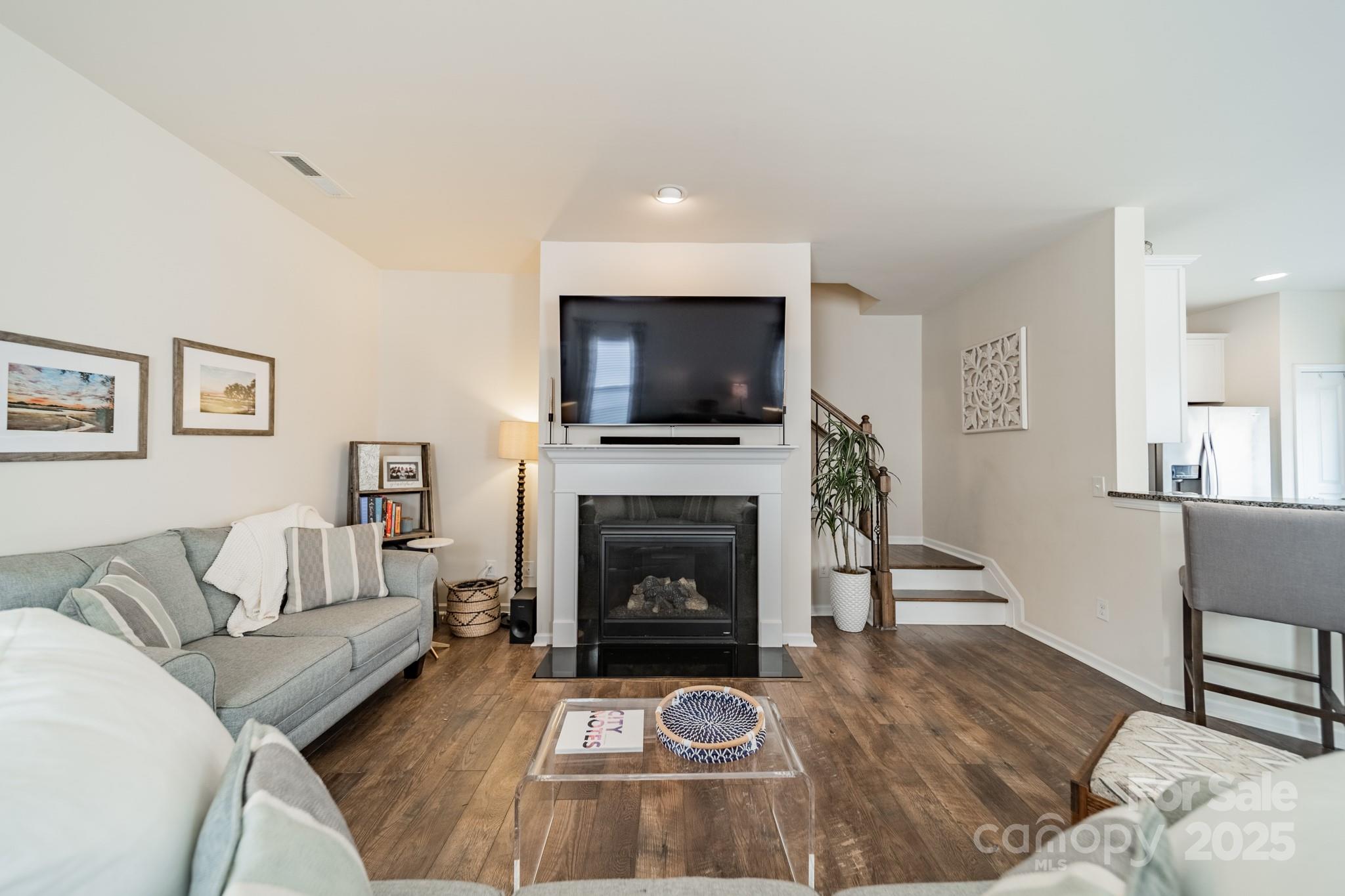 2463 Diplomat Lane