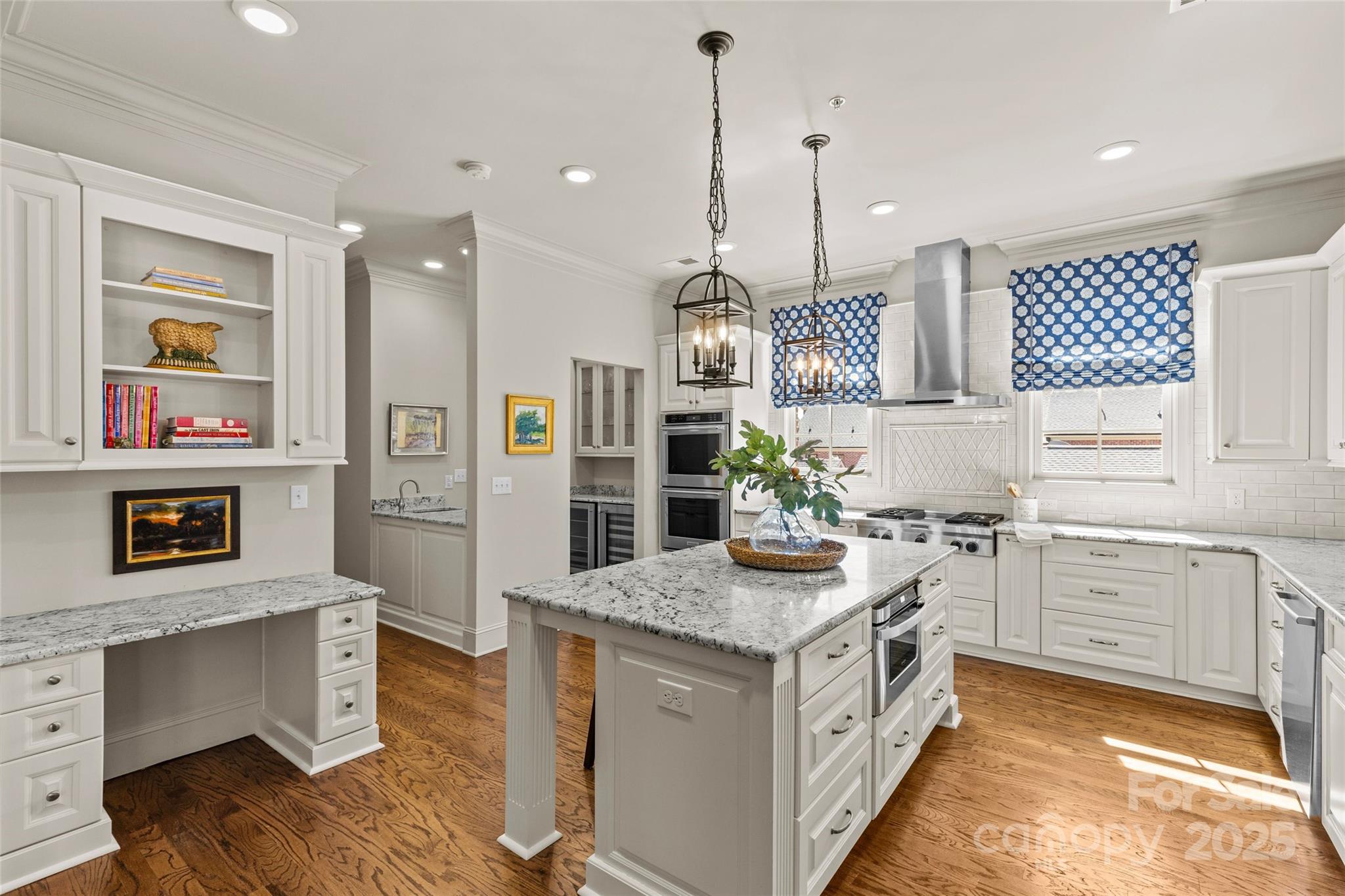 2251 Selwyn Avenue Unit: 201