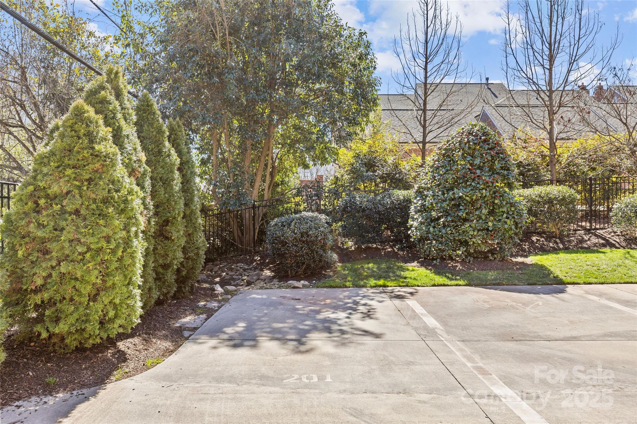 2251 Selwyn Avenue Unit: 201