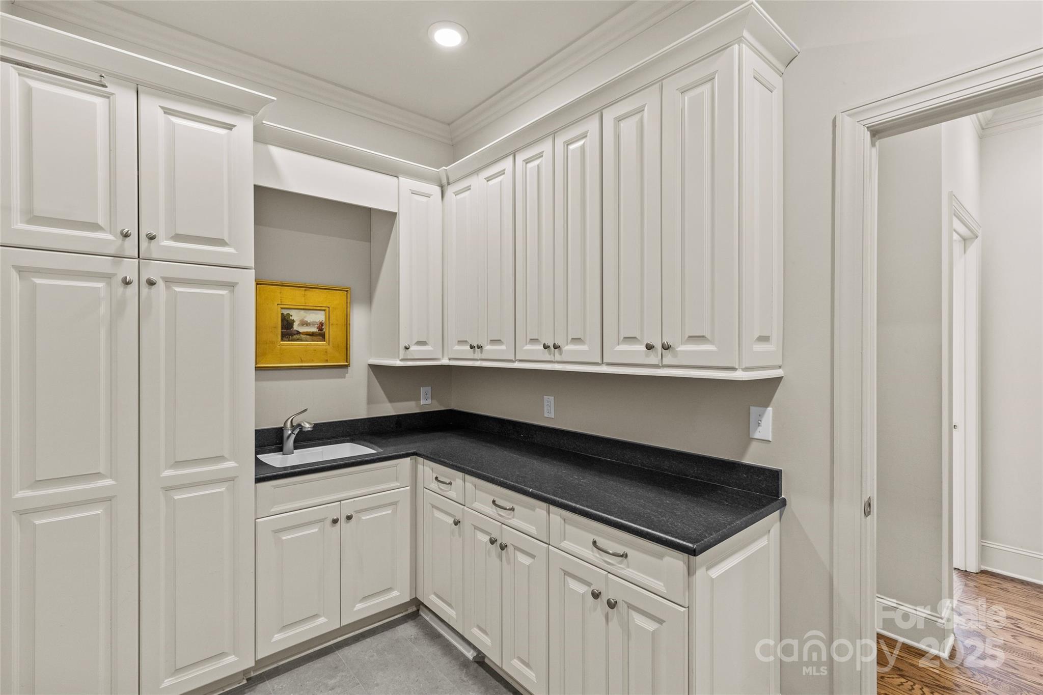 2251 Selwyn Avenue Unit: 201
