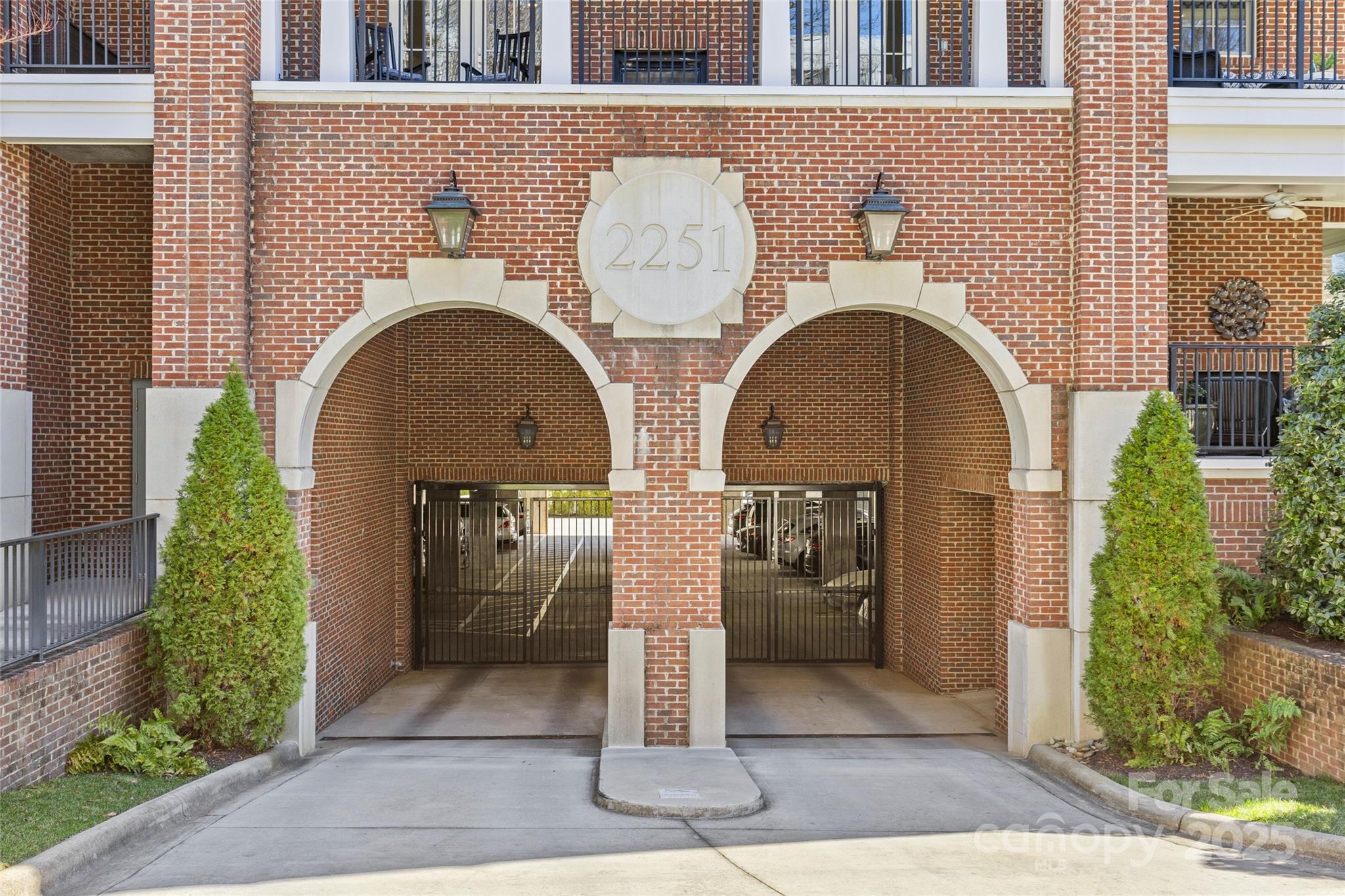 2251 Selwyn Avenue Unit: 201
