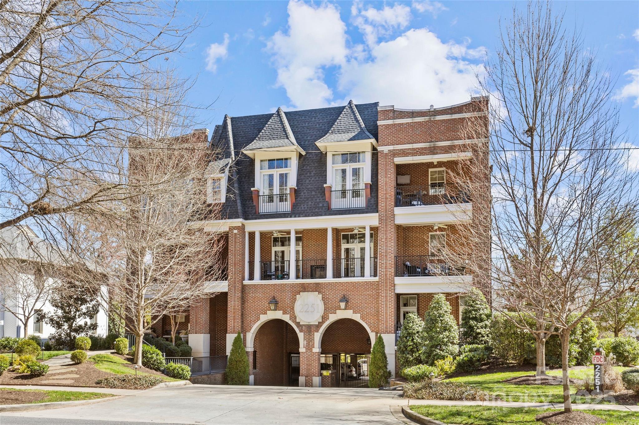 2251 Selwyn Avenue Unit: 201