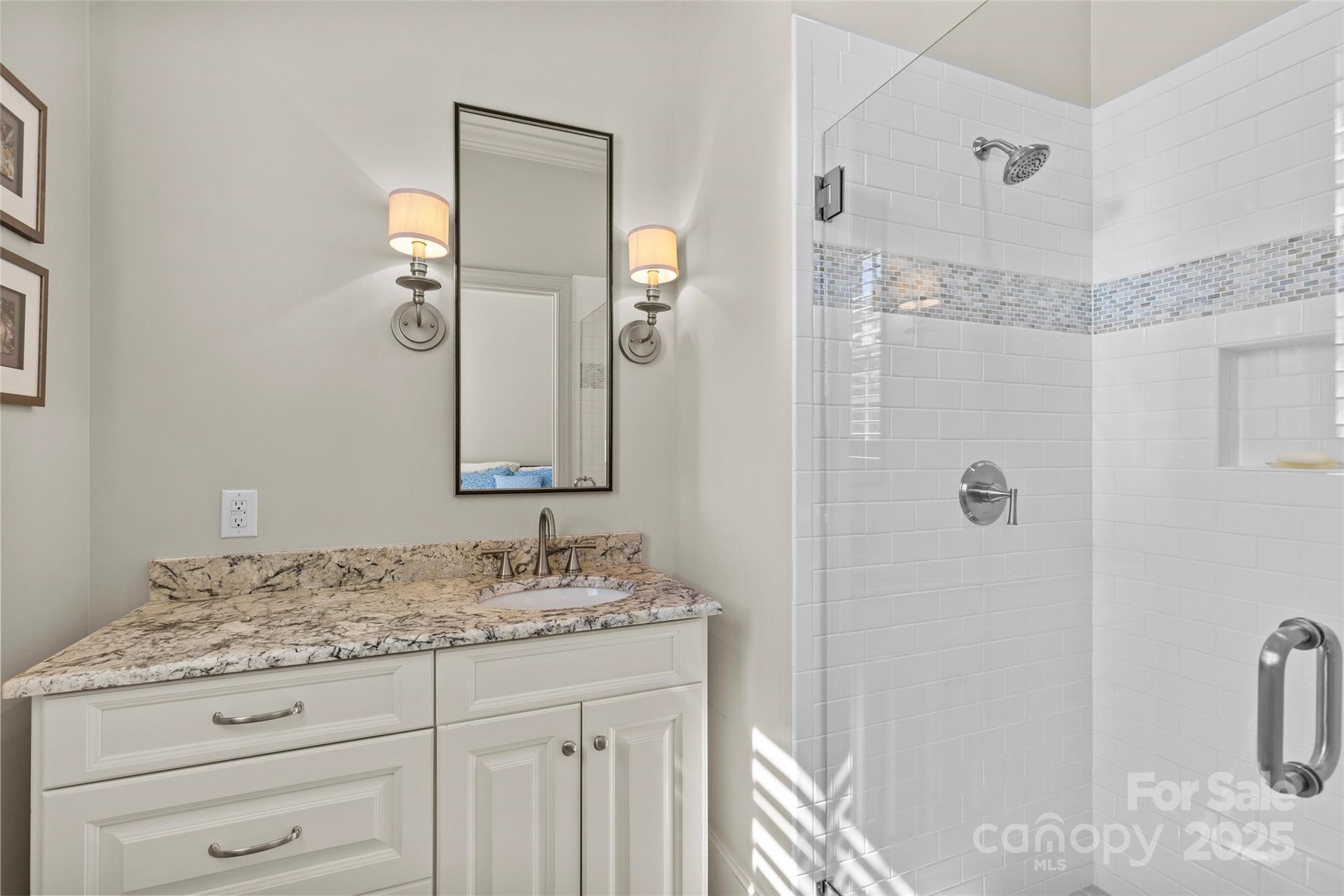 2251 Selwyn Avenue Unit: 201