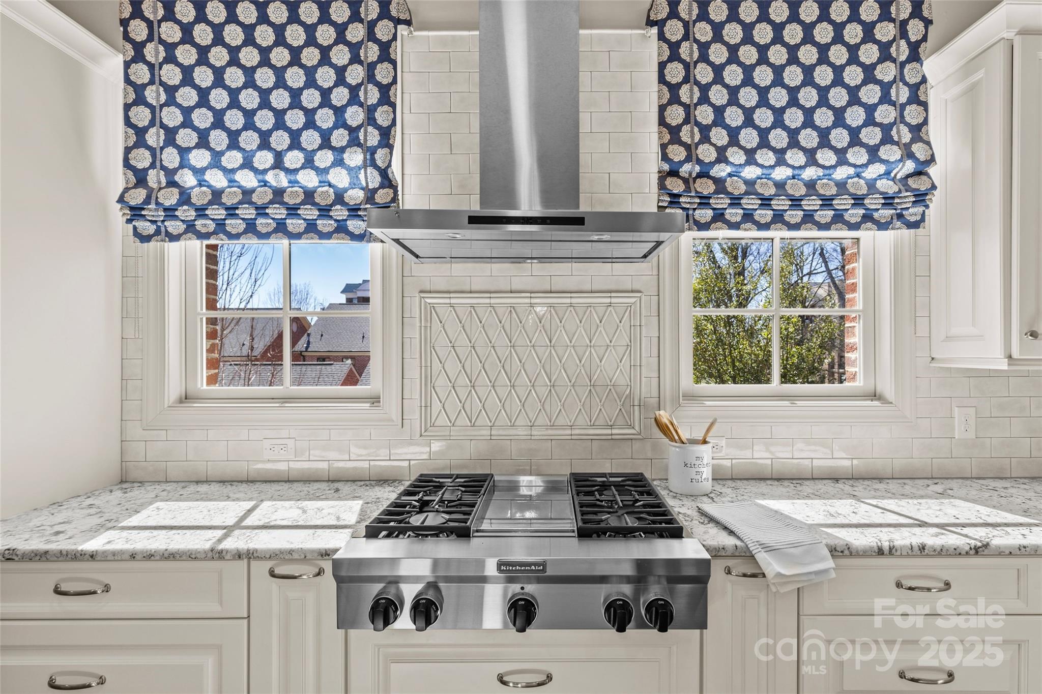 2251 Selwyn Avenue Unit: 201