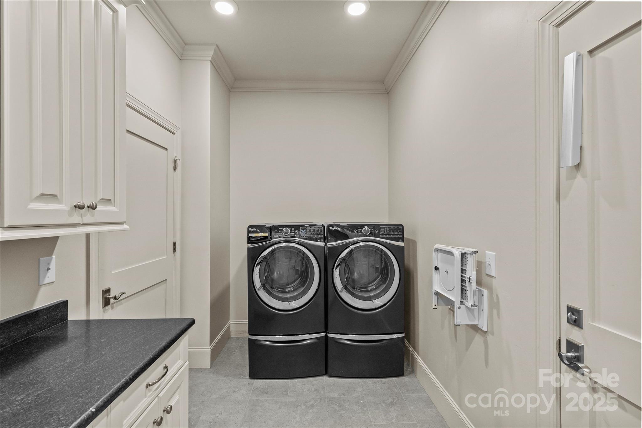 2251 Selwyn Avenue Unit: 201