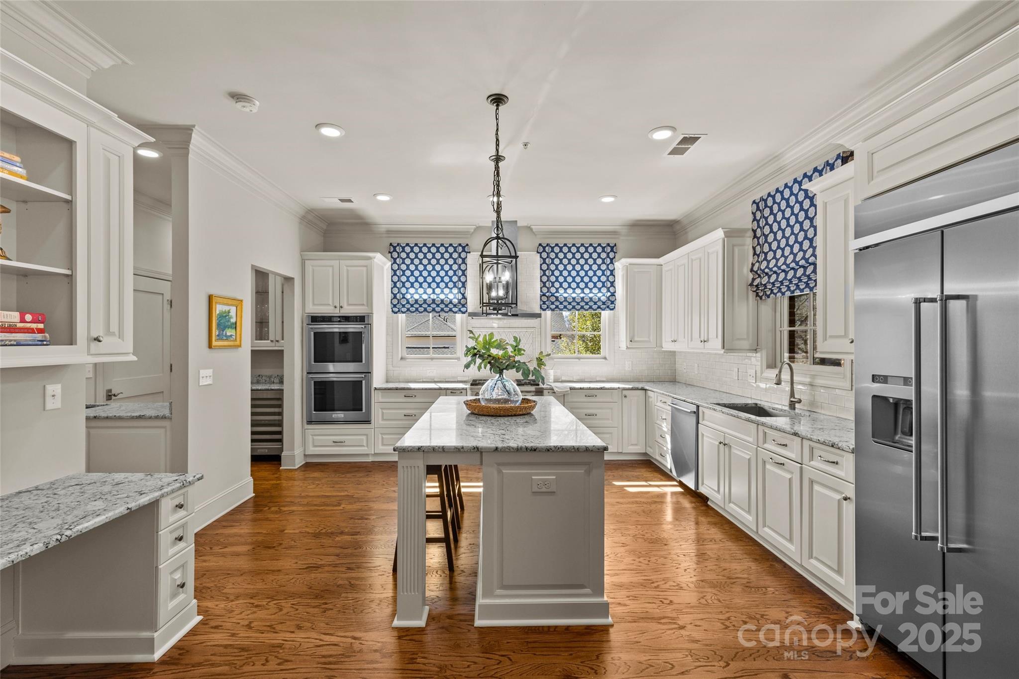 2251 Selwyn Avenue Unit: 201