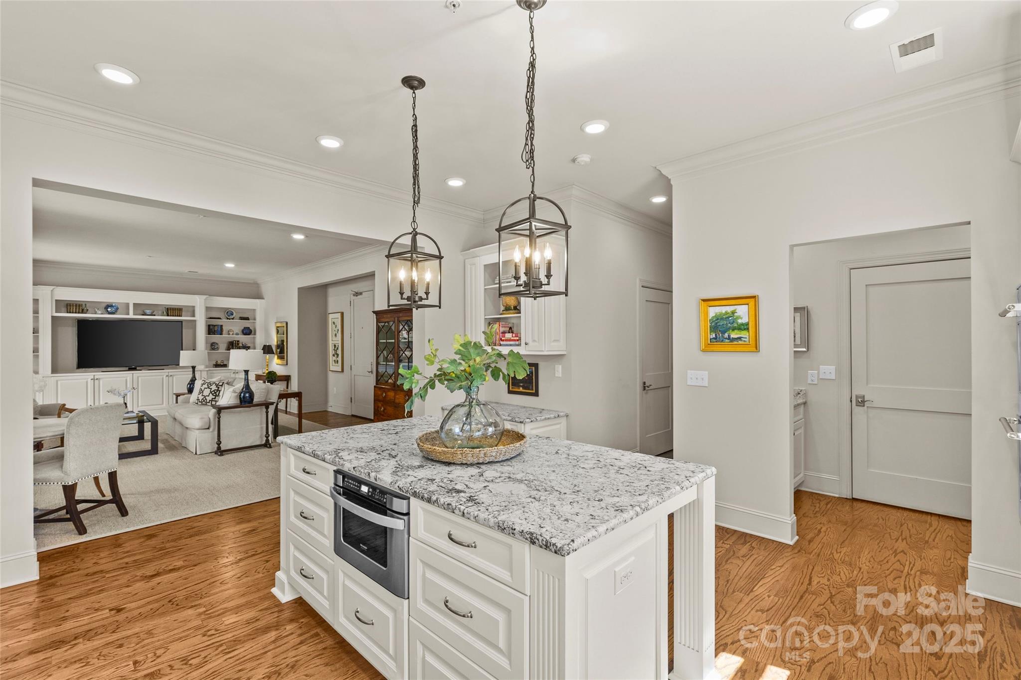 2251 Selwyn Avenue Unit: 201