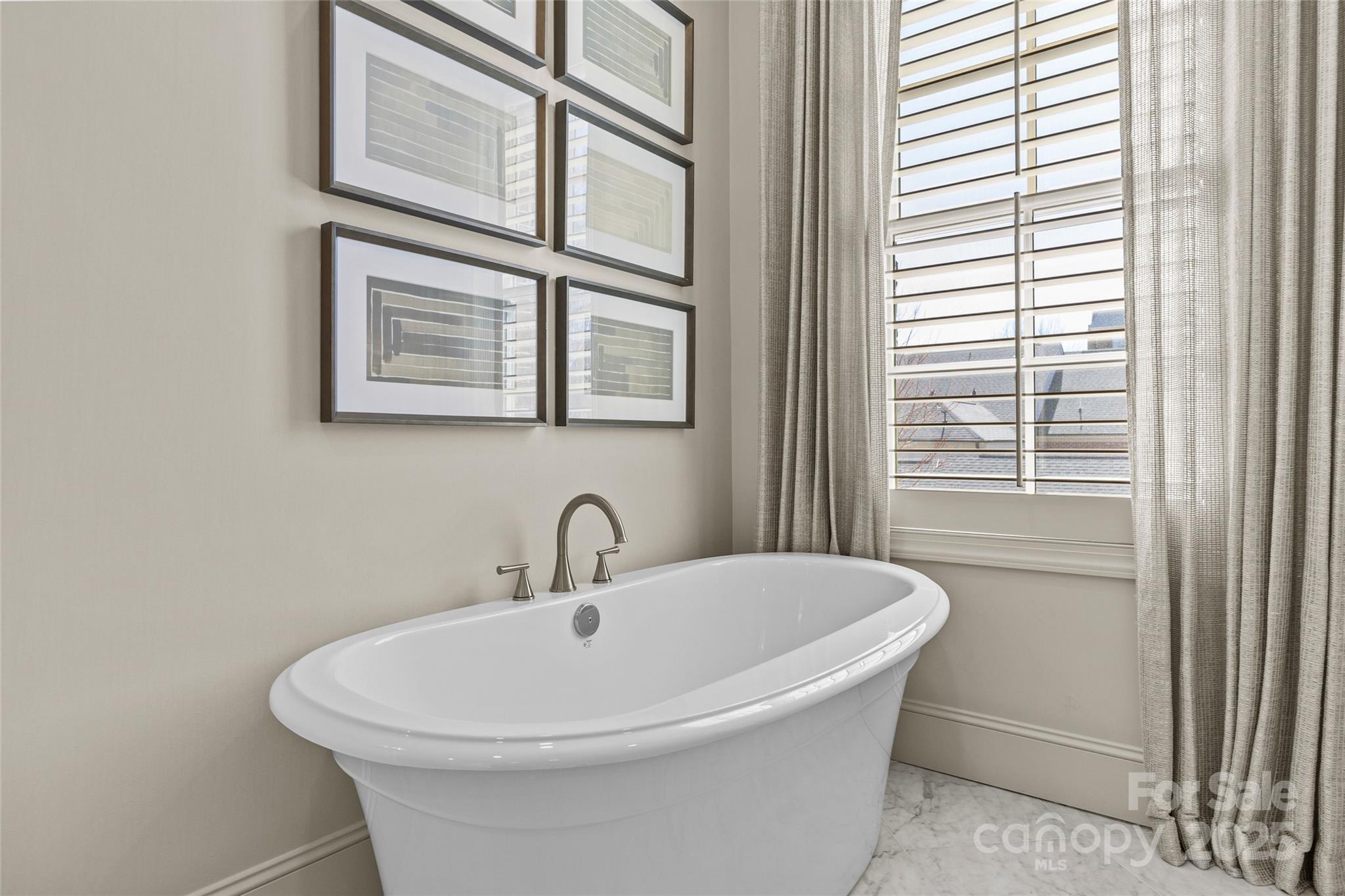 2251 Selwyn Avenue Unit: 201