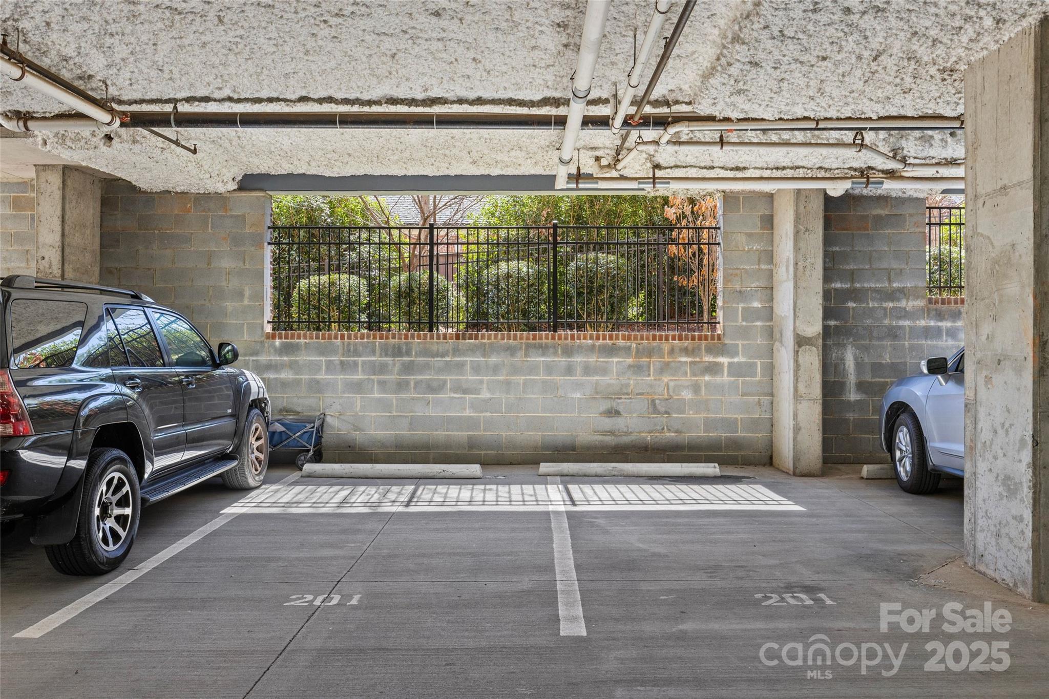 2251 Selwyn Avenue Unit: 201