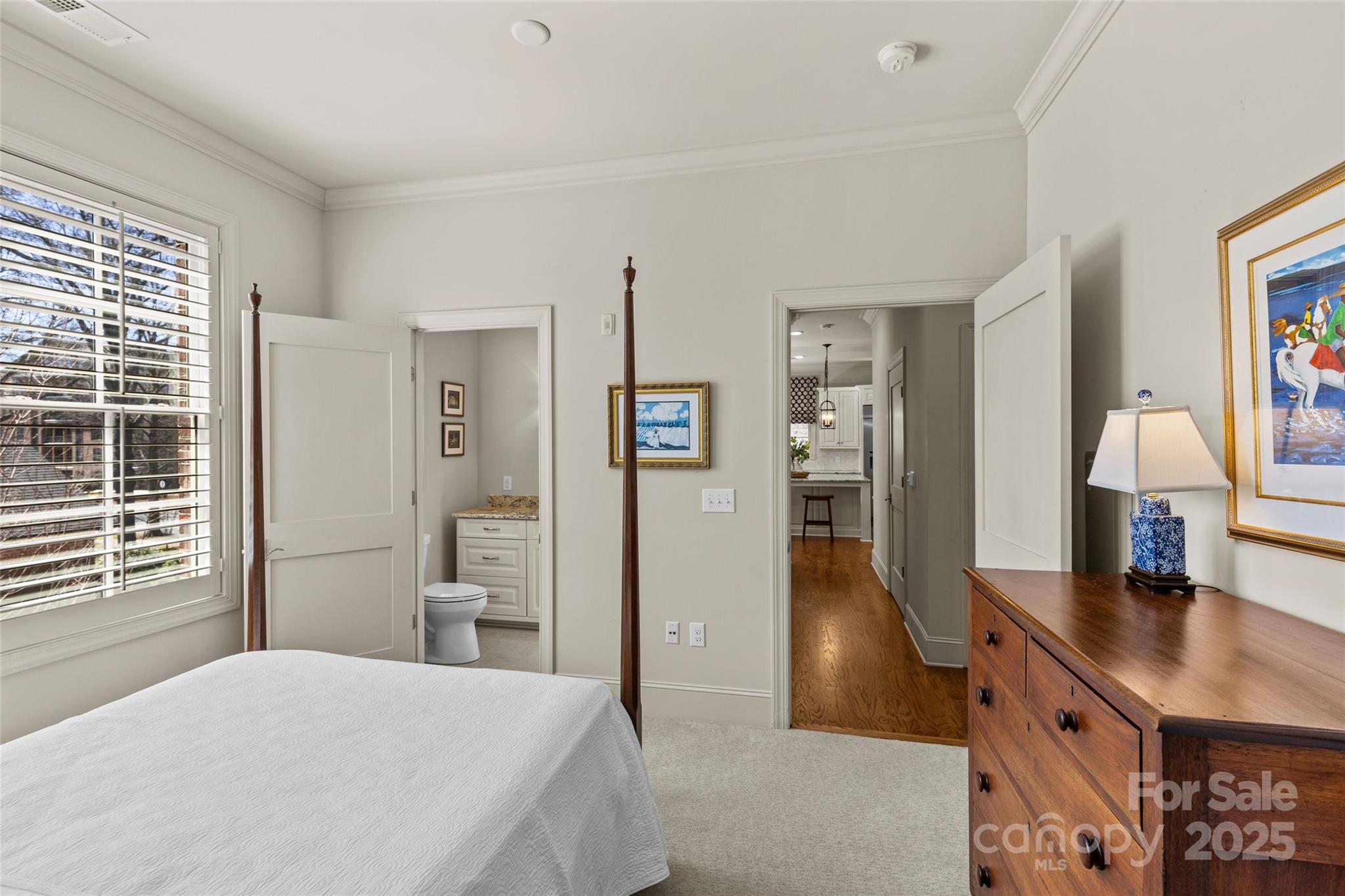 2251 Selwyn Avenue Unit: 201