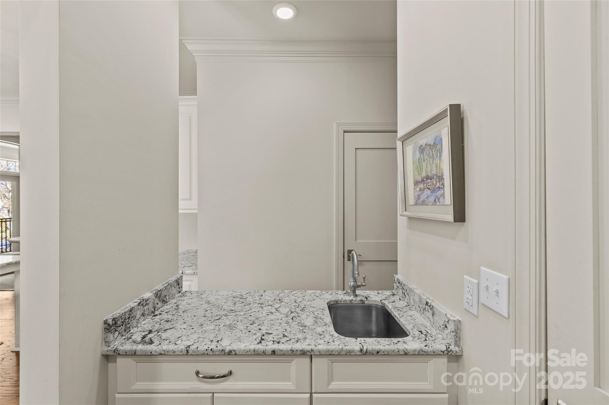 2251 Selwyn Avenue Unit: 201