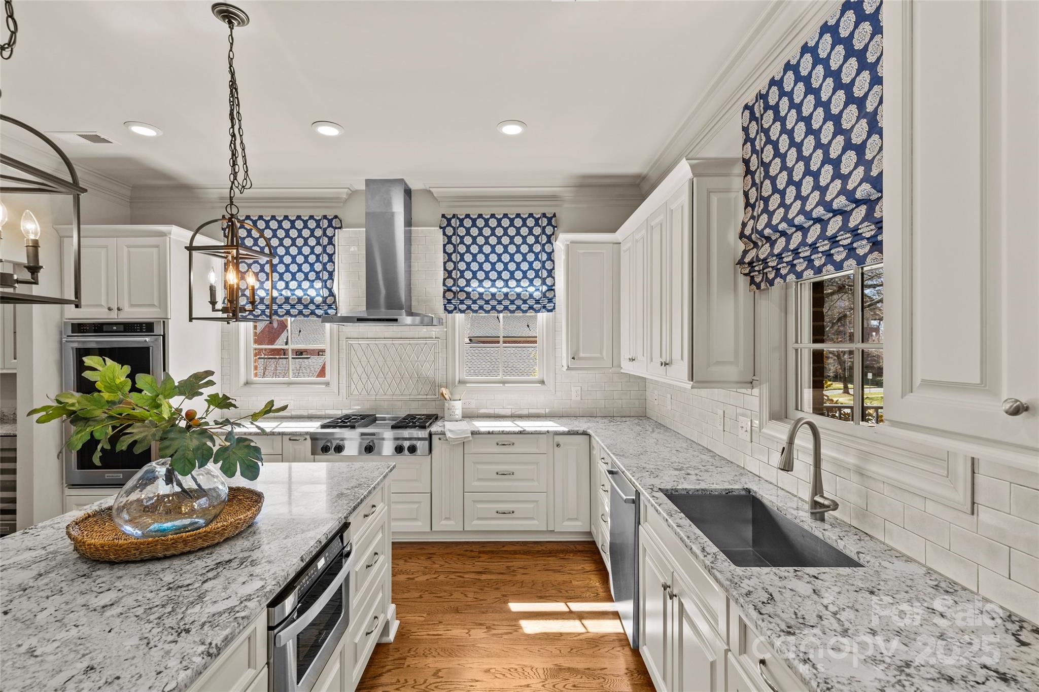 2251 Selwyn Avenue Unit: 201