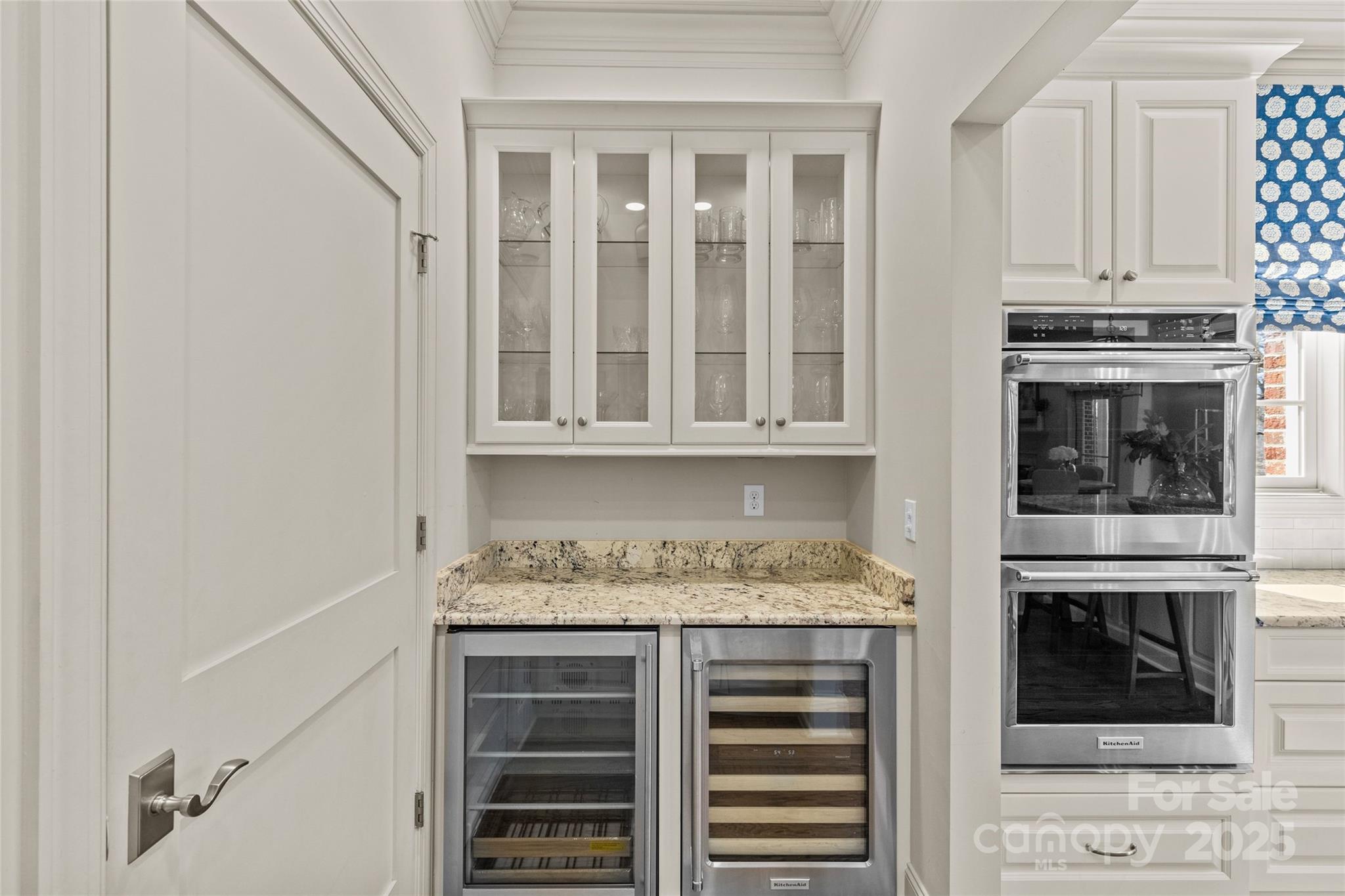 2251 Selwyn Avenue Unit: 201