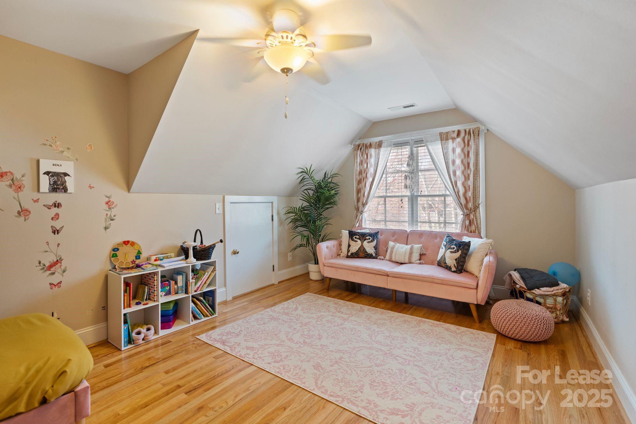 425 E Tremont Avenue