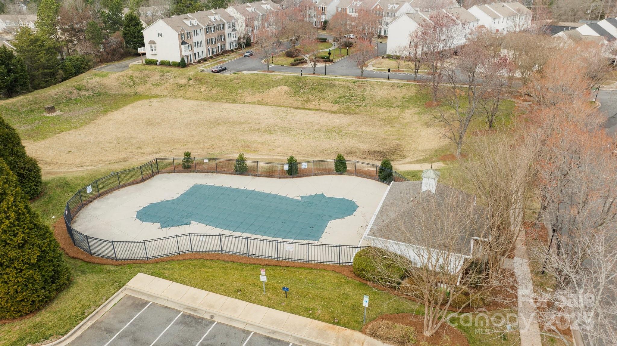 15662 King Louis Court