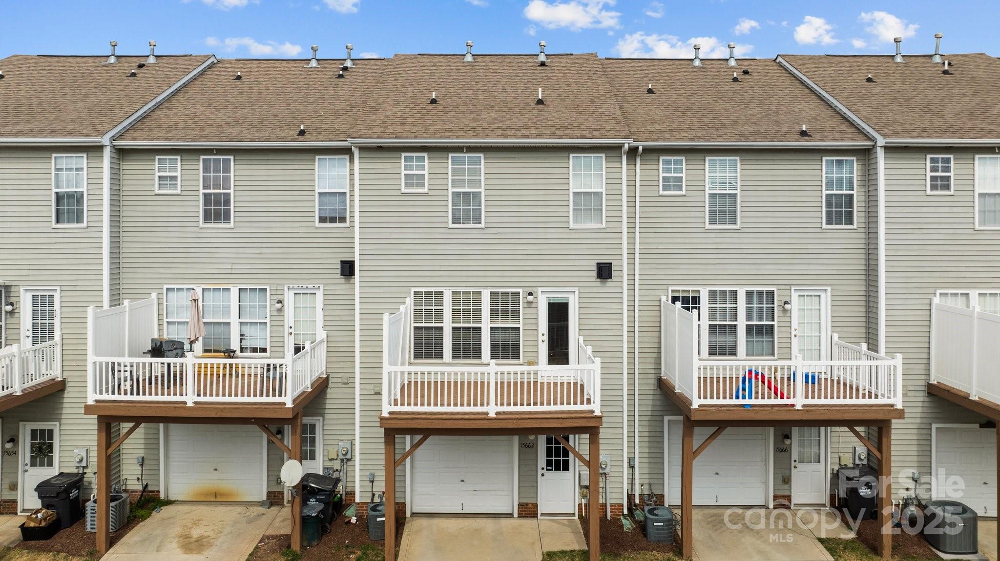 15662 King Louis Court