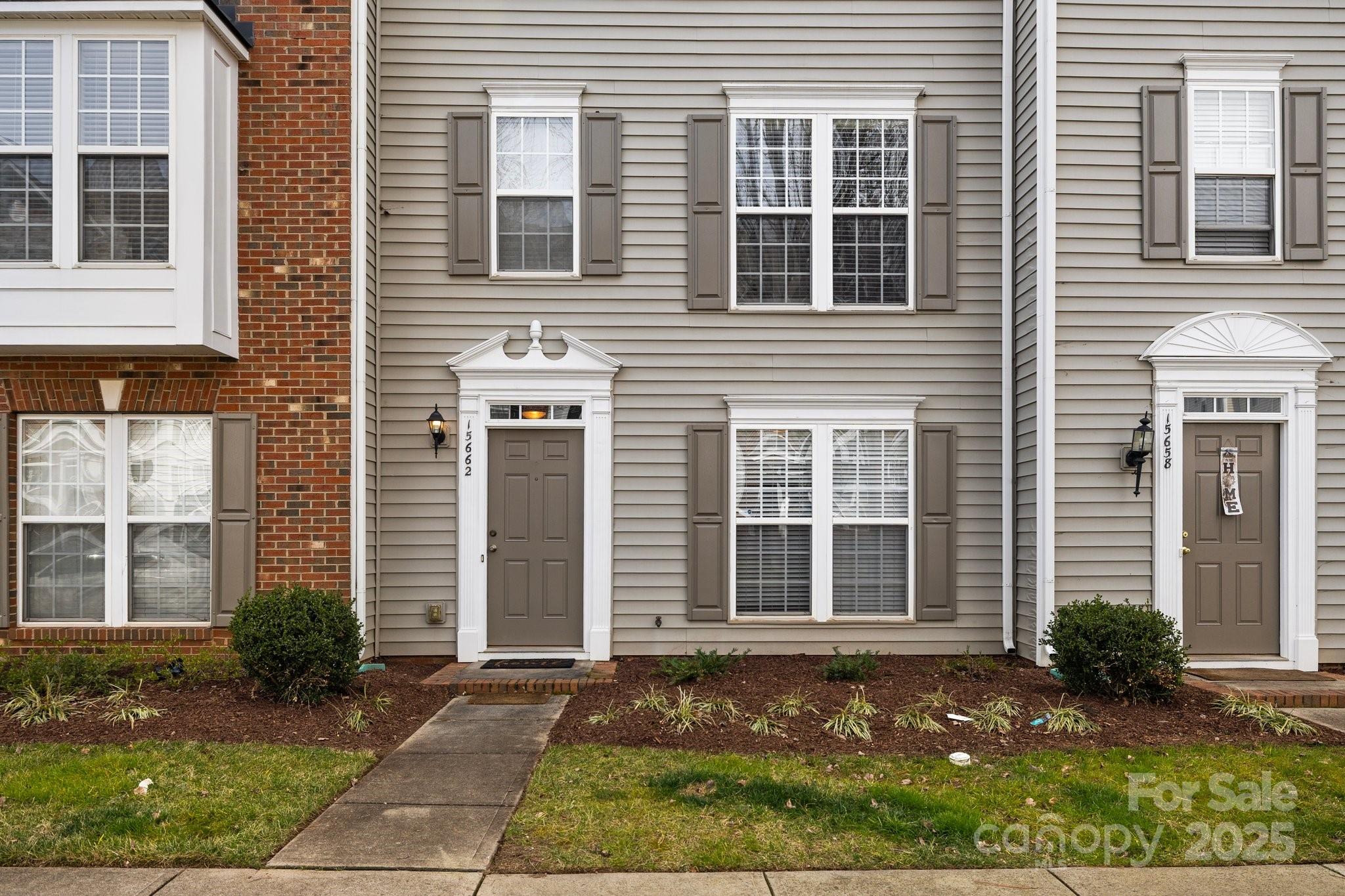 15662 King Louis Court
