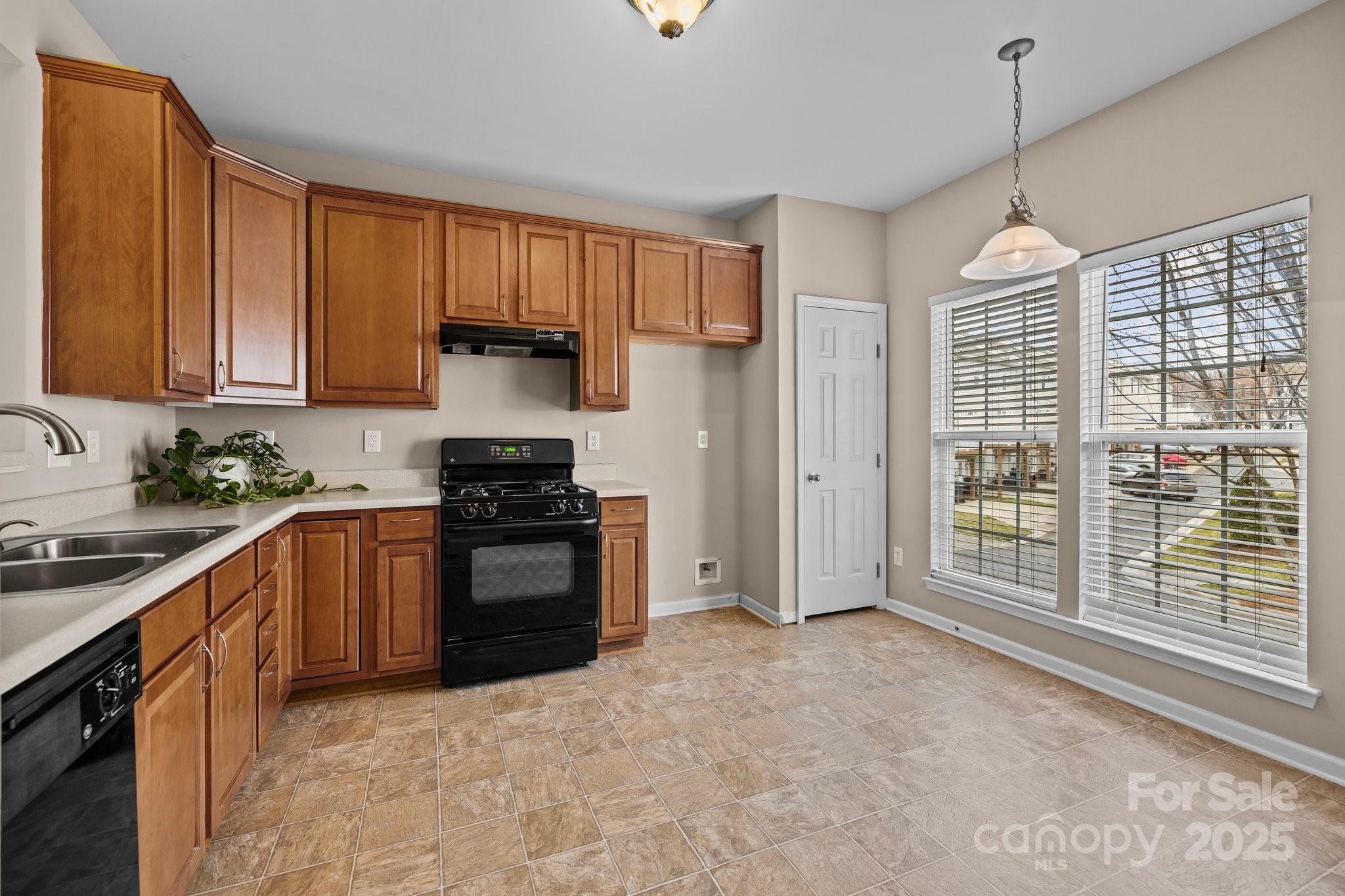 15662 King Louis Court