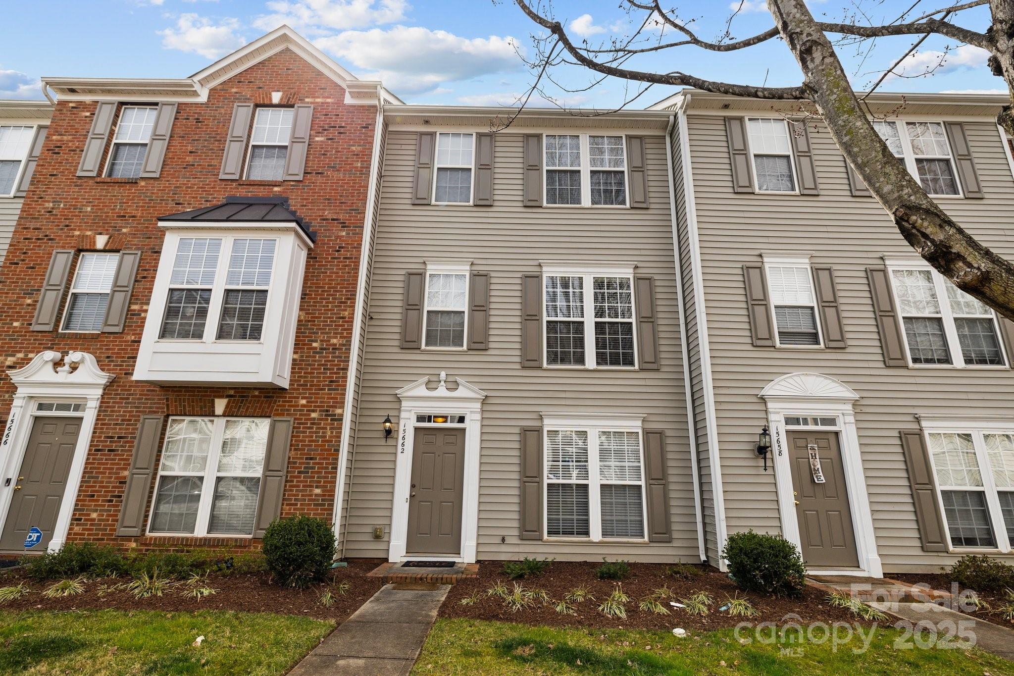 15662 King Louis Court