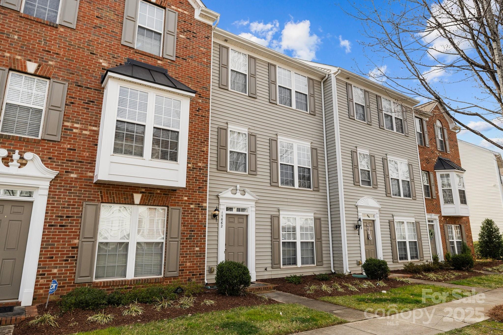 15662 King Louis Court
