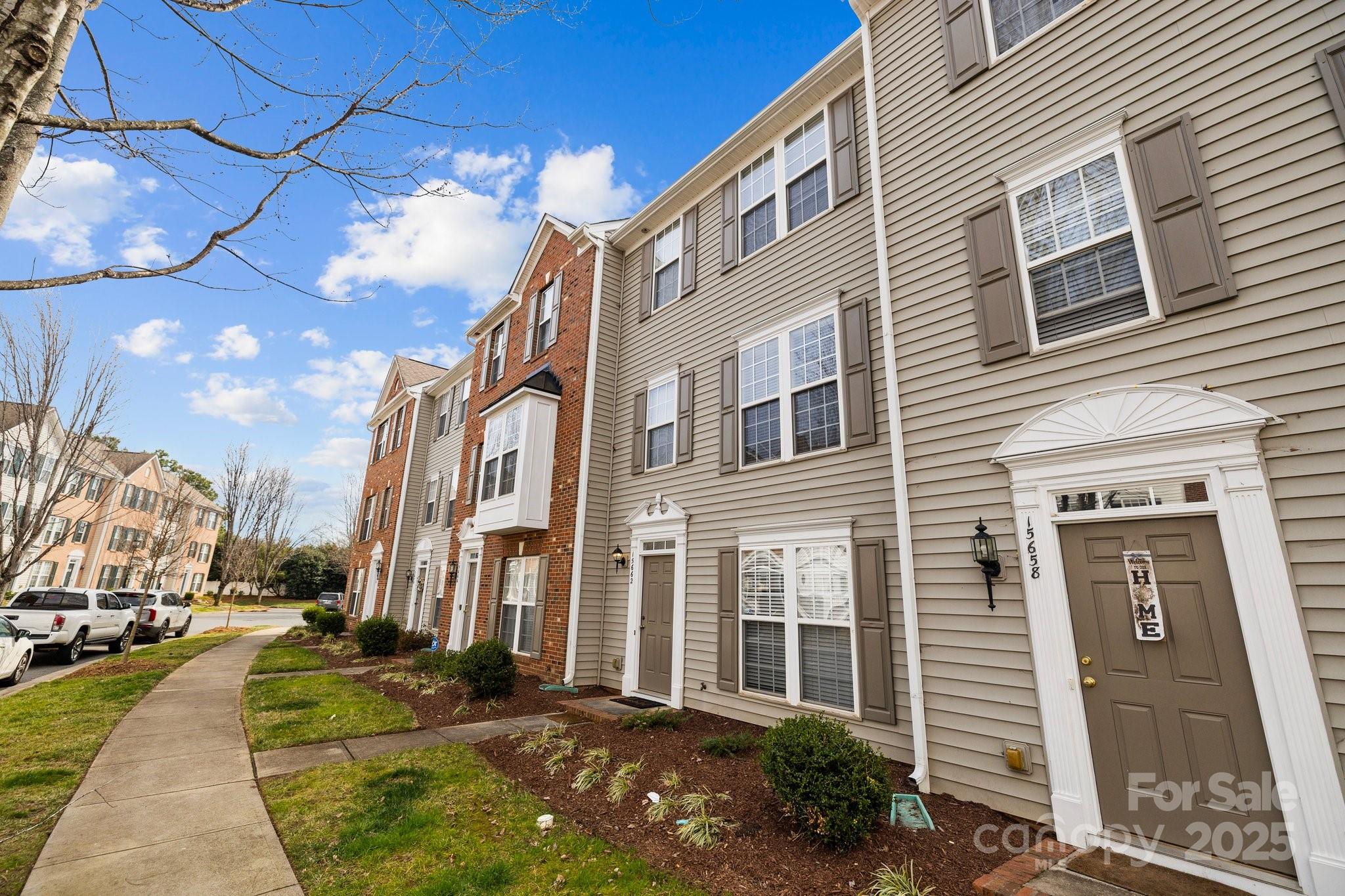 15662 King Louis Court