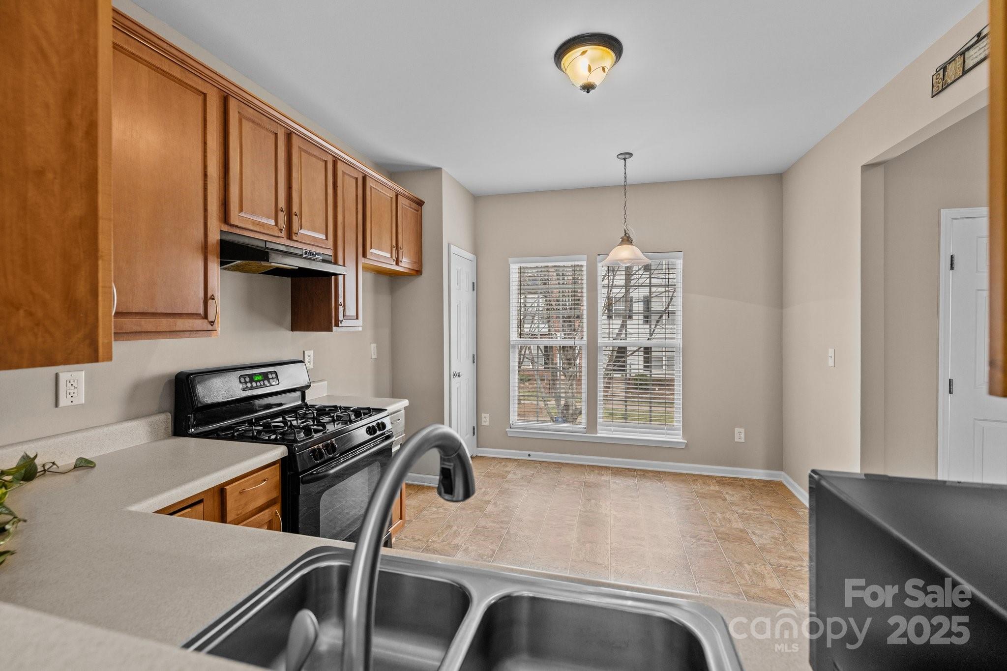 15662 King Louis Court