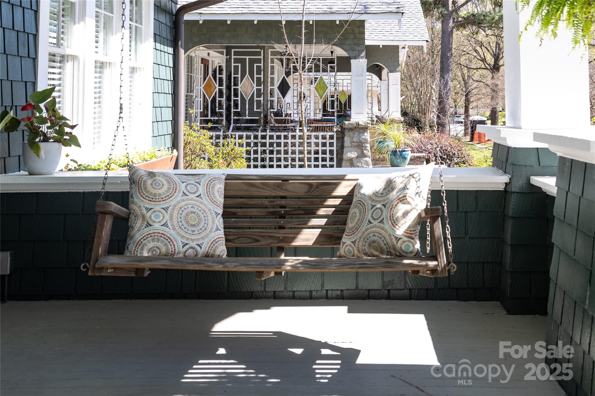 809 E Worthington Avenue