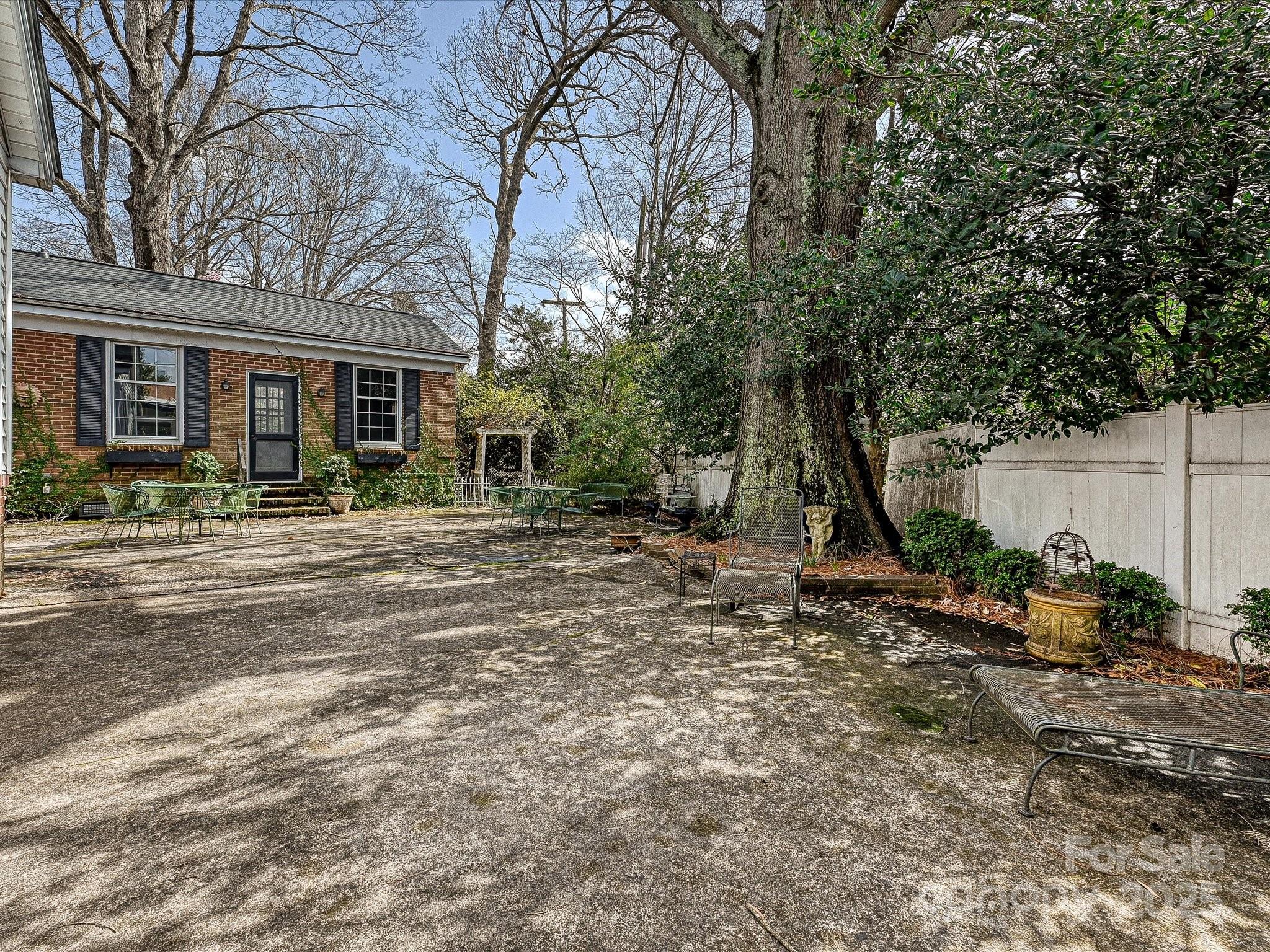 1030 Bolling Road