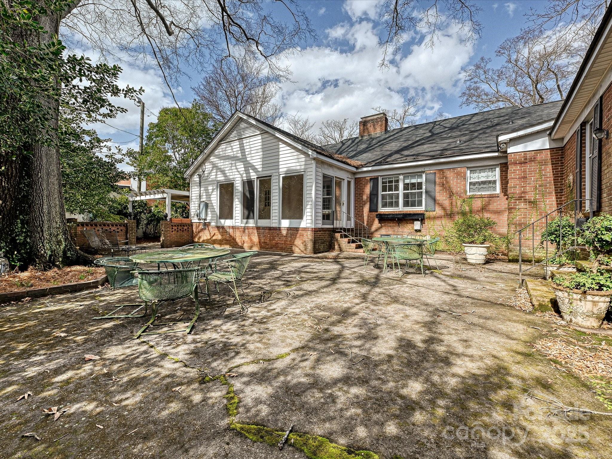 1030 Bolling Road