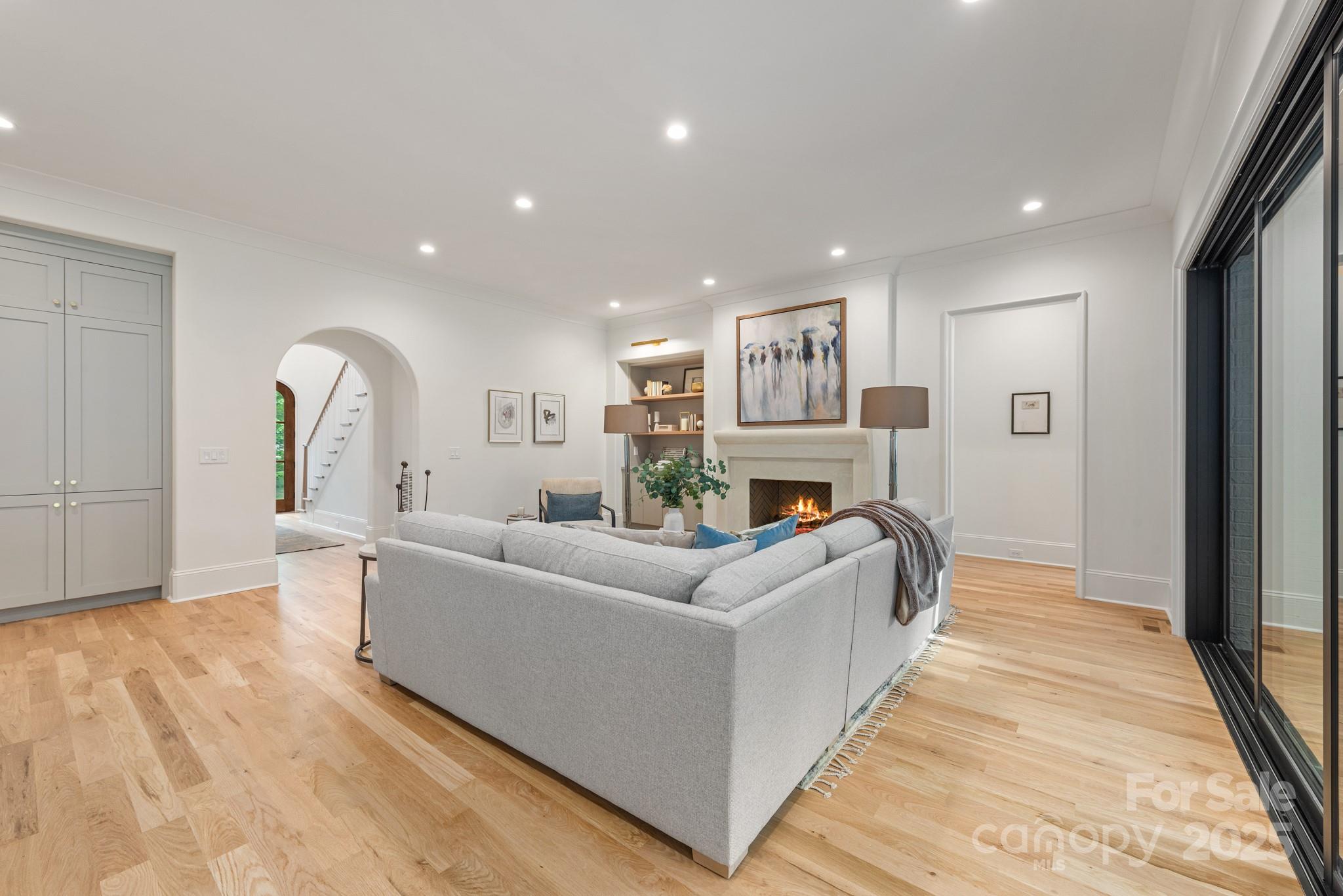 5124 Lansing Drive
