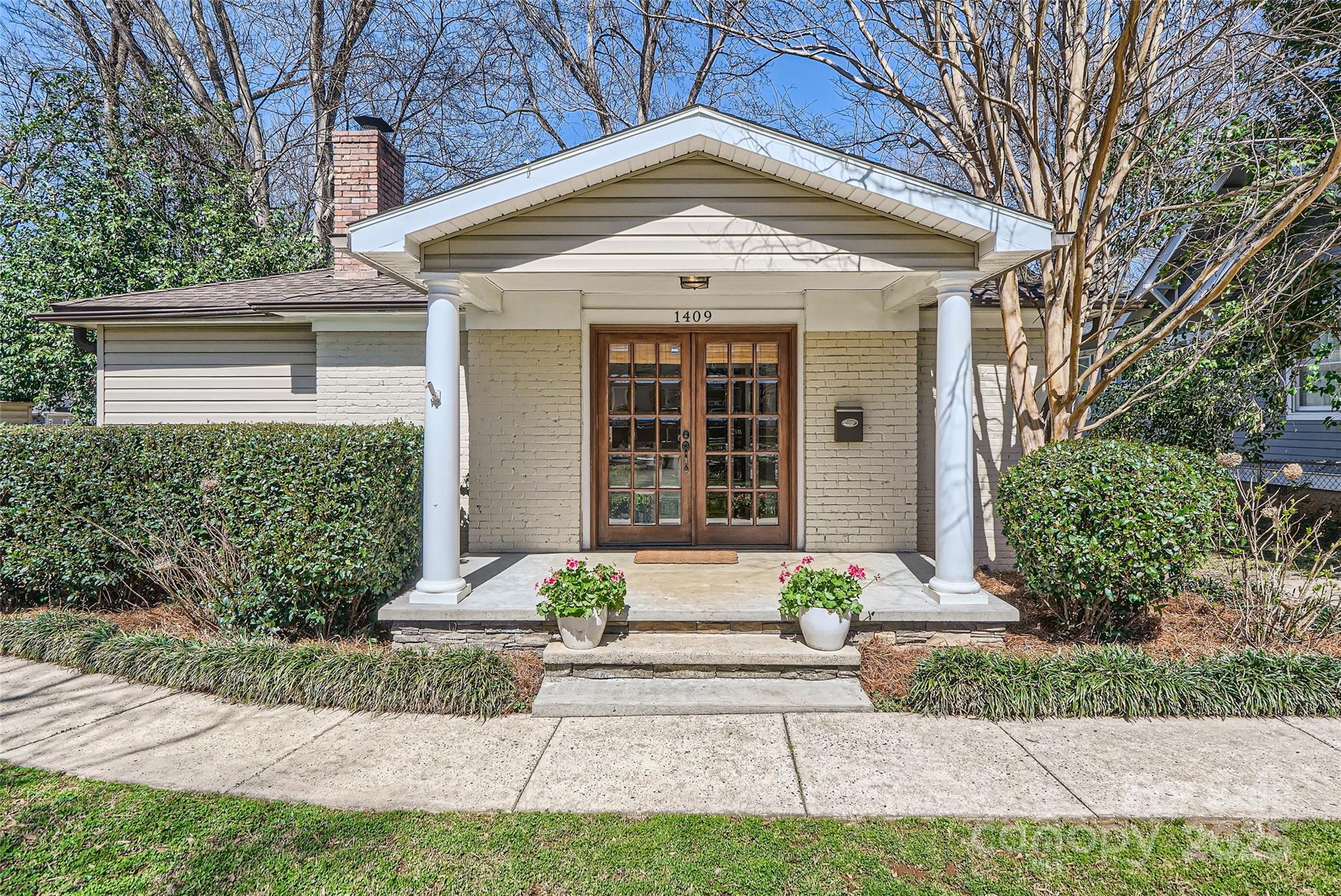 1409 Cortland Road W