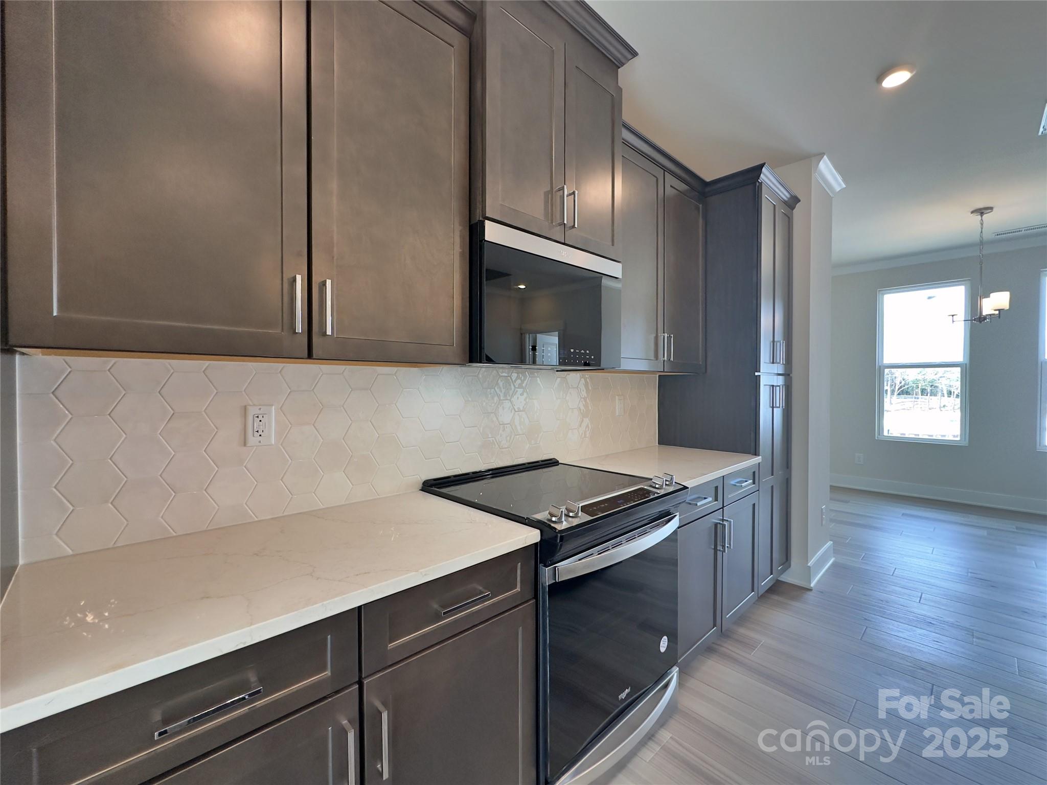 2043 Clarksdale Drive Unit: 31