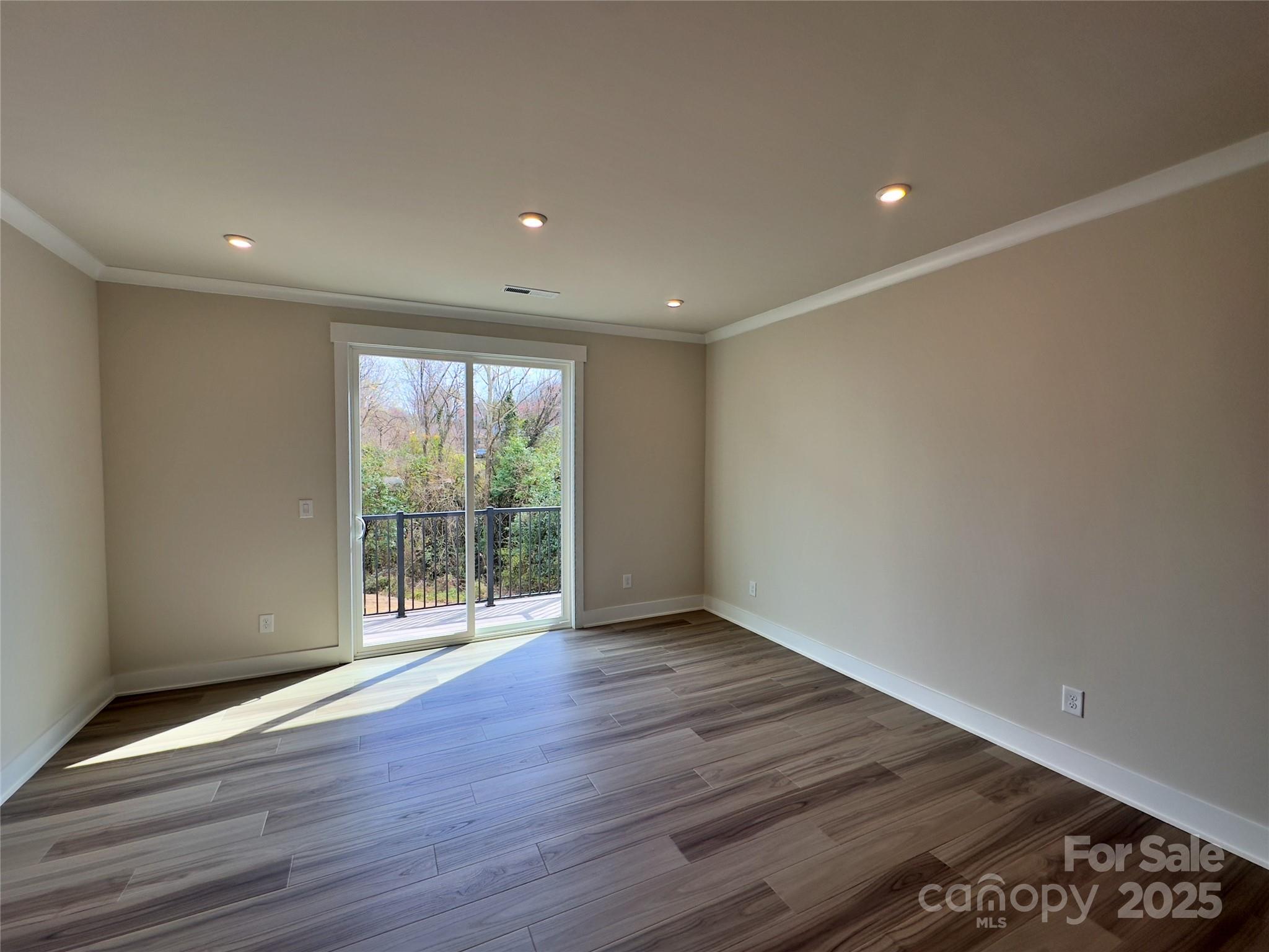 2043 Clarksdale Drive Unit: 31