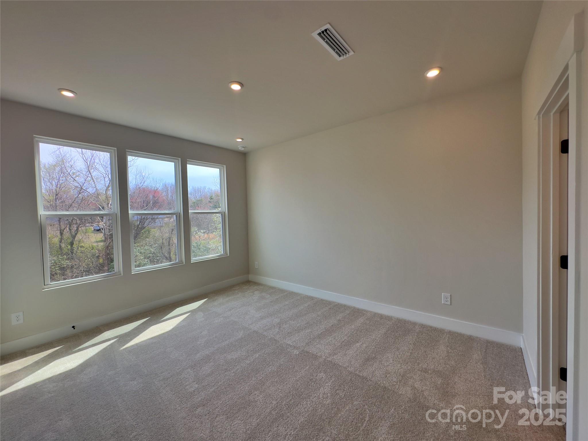2043 Clarksdale Drive Unit: 31