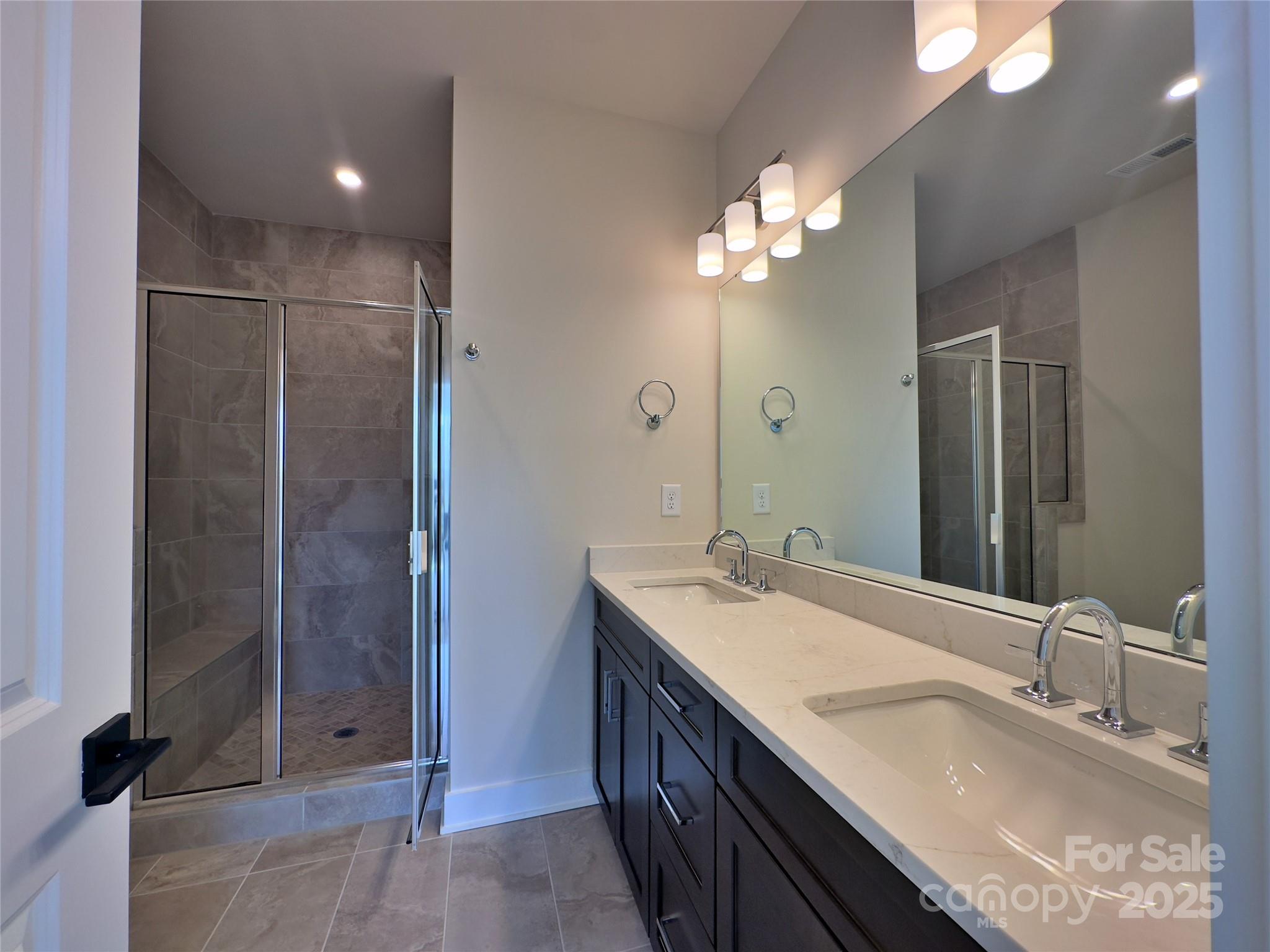 2043 Clarksdale Drive Unit: 31