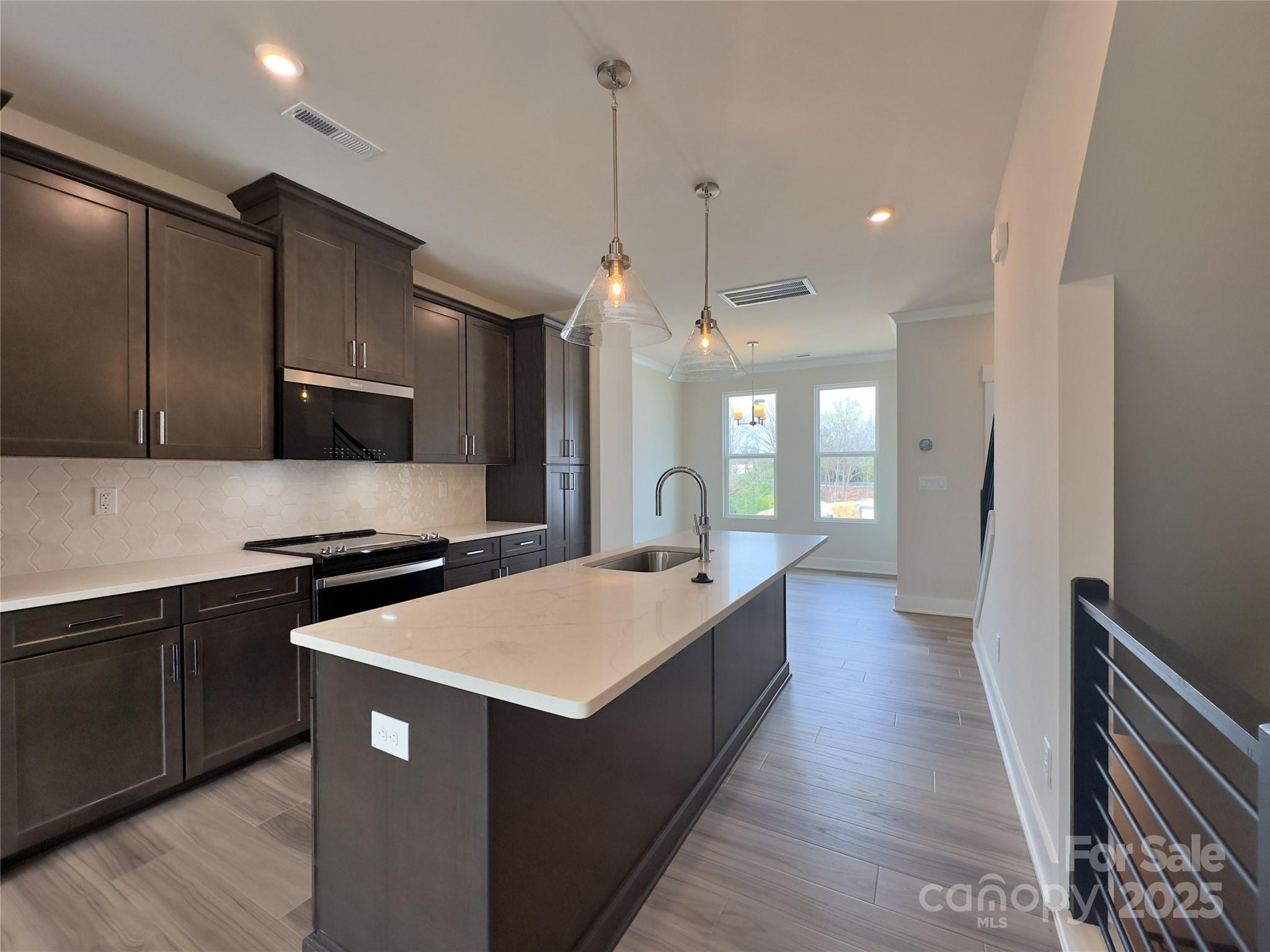2043 Clarksdale Drive Unit: 31