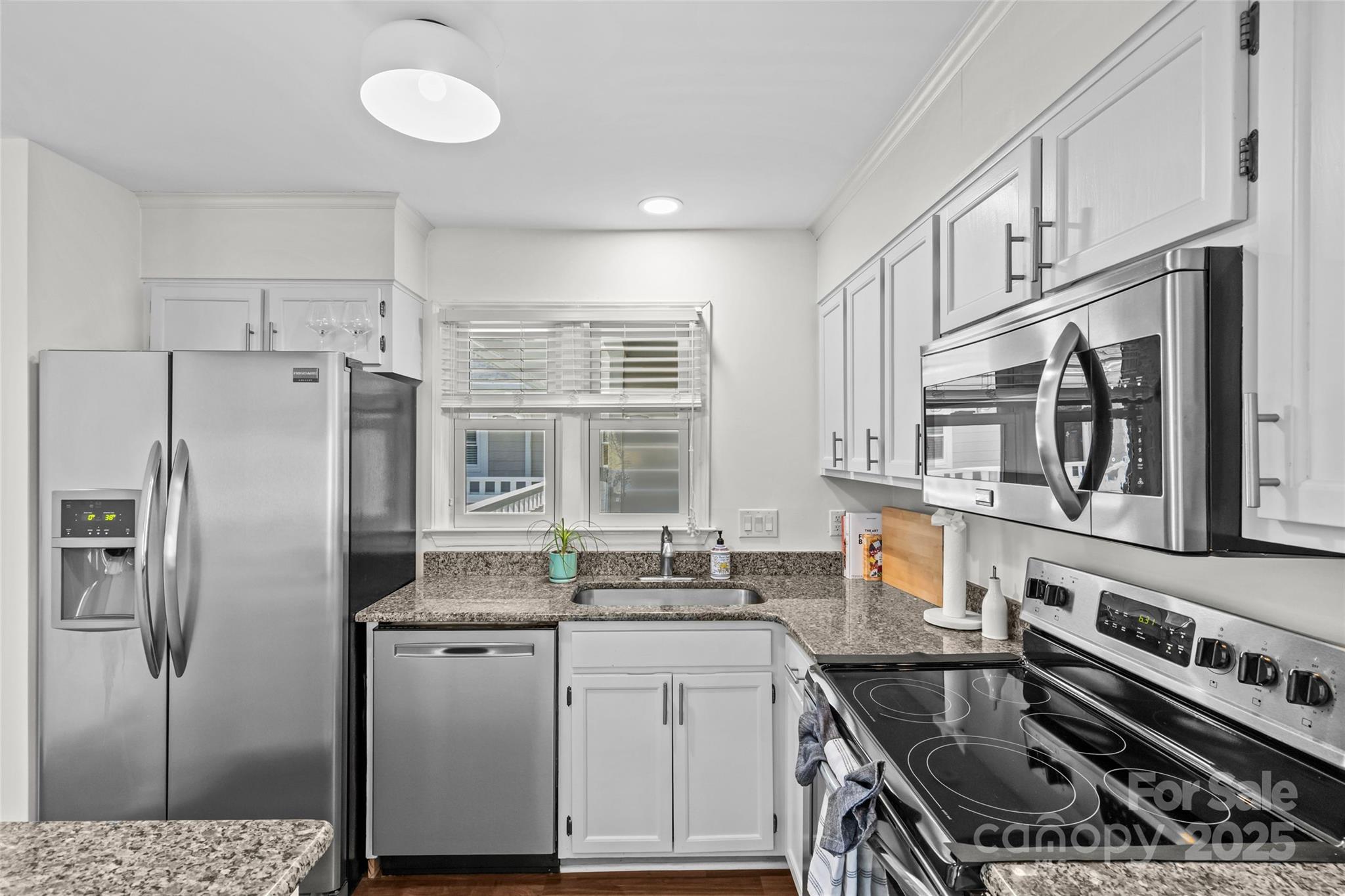 2719 Selwyn Avenue Unit: 24