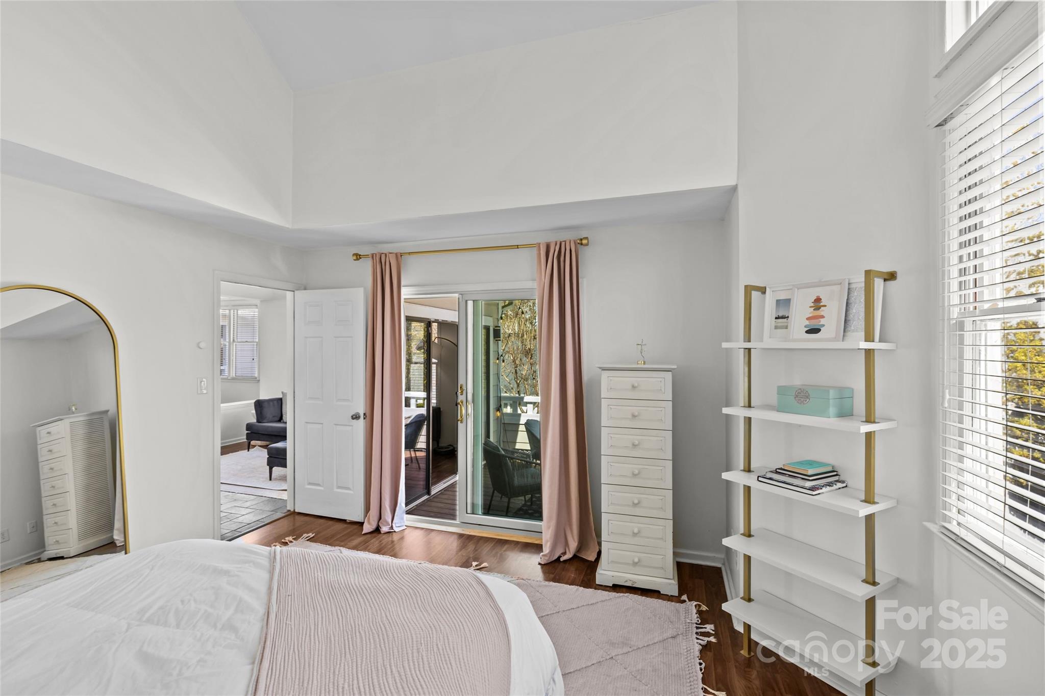 2719 Selwyn Avenue Unit: 24