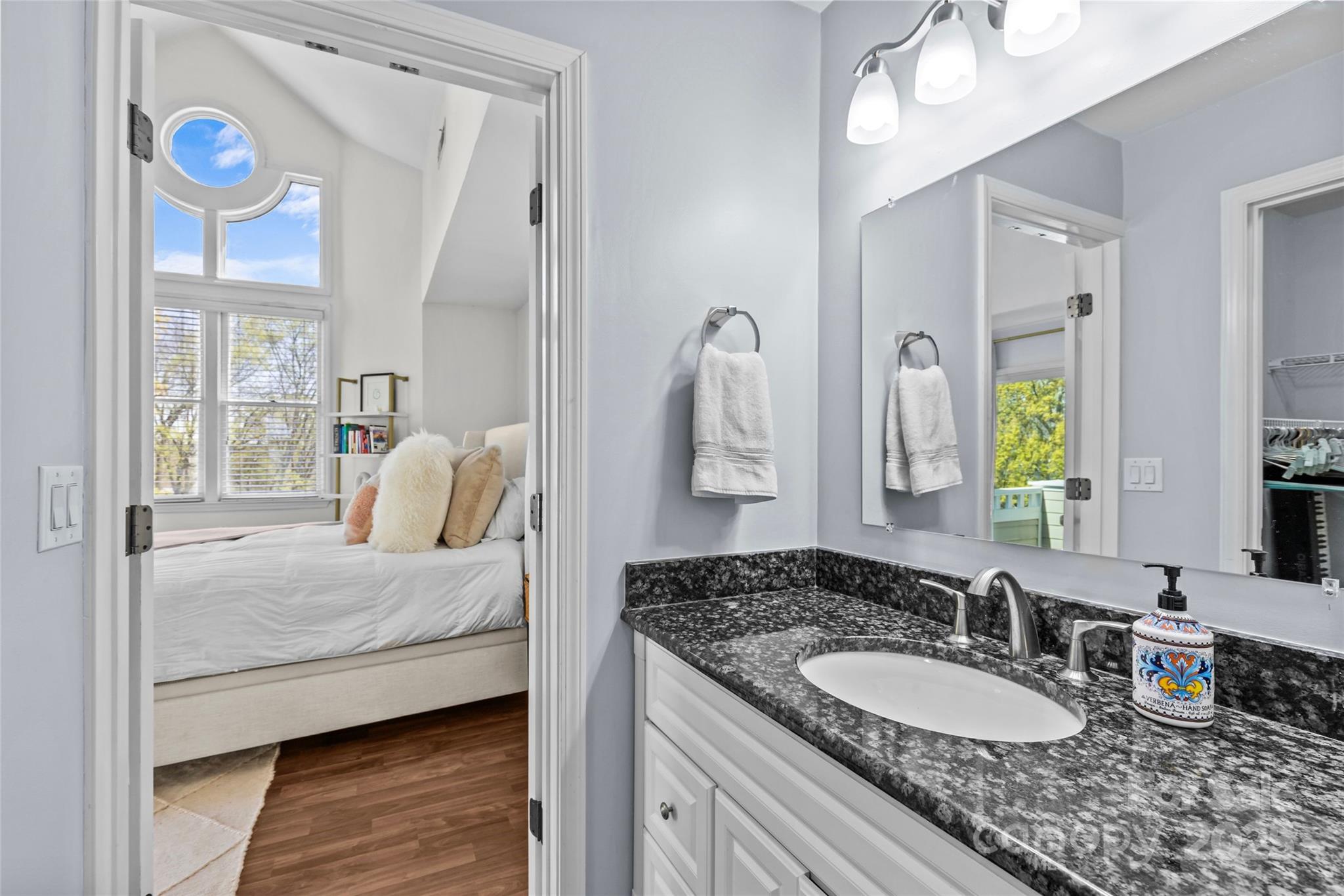 2719 Selwyn Avenue Unit: 24