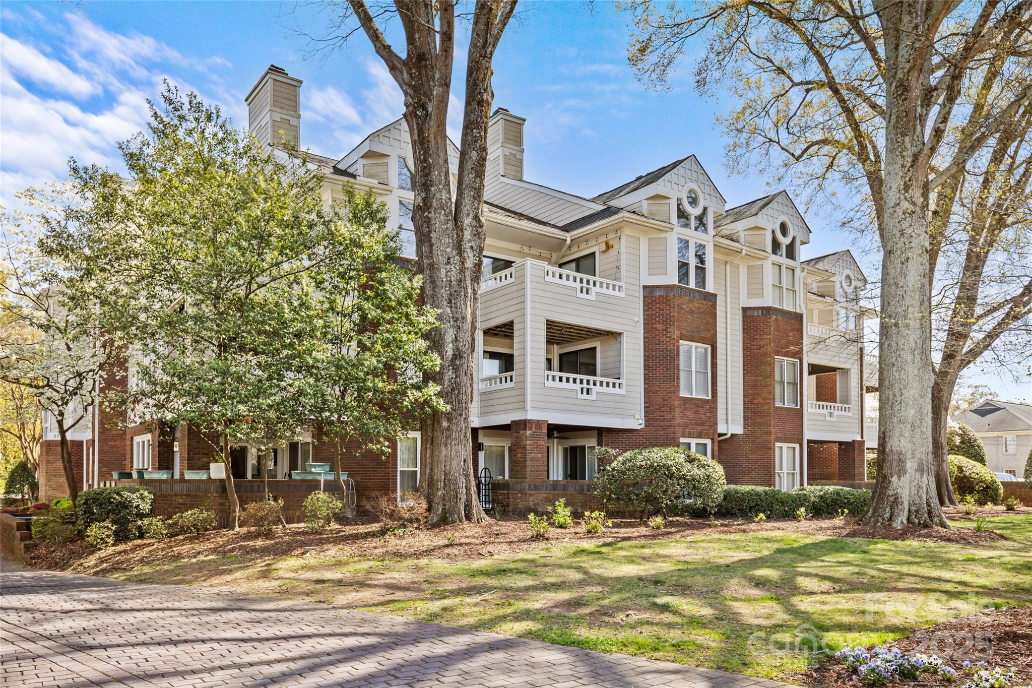 2719 Selwyn Avenue Unit: 24