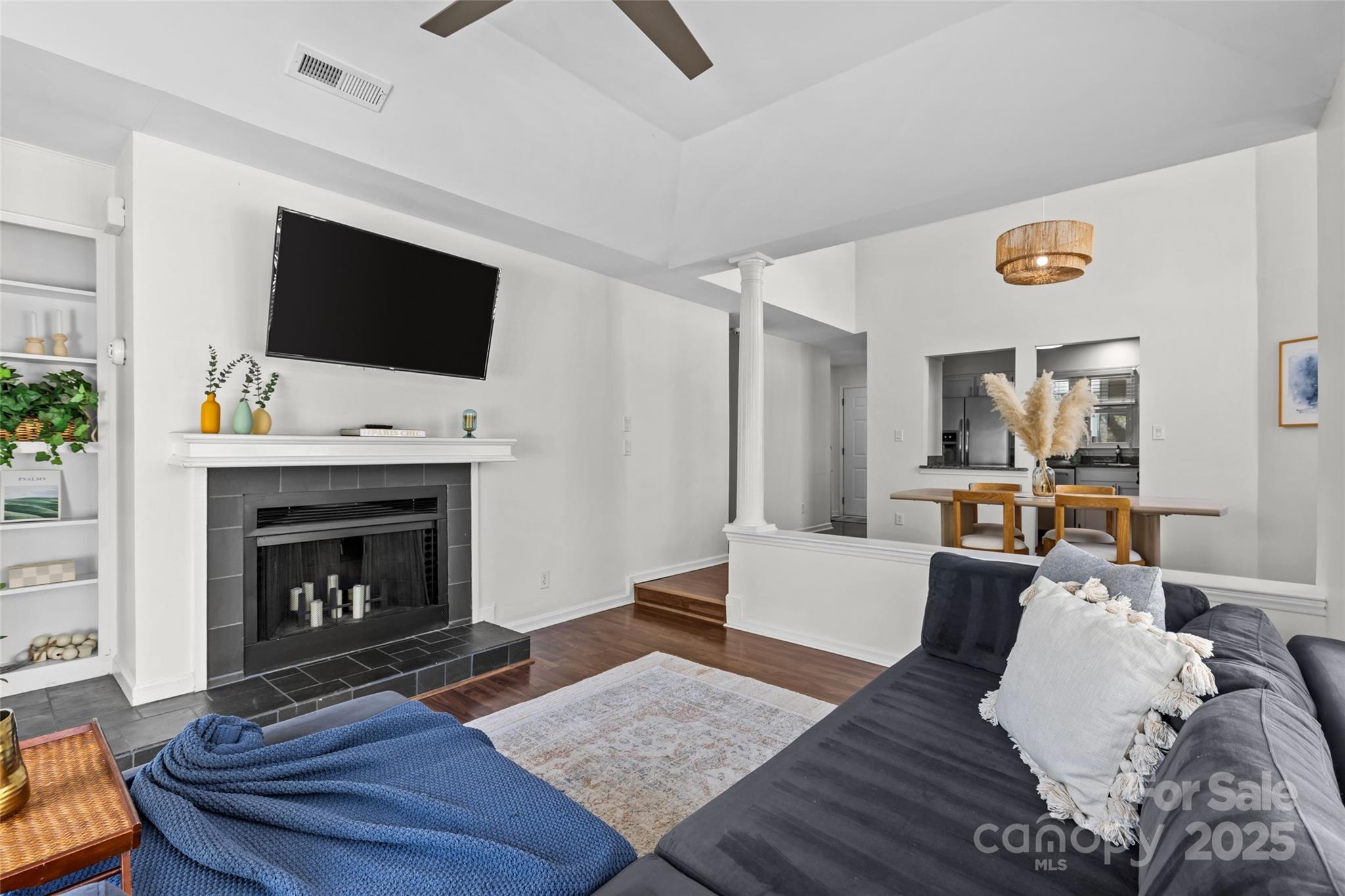 2719 Selwyn Avenue Unit: 24