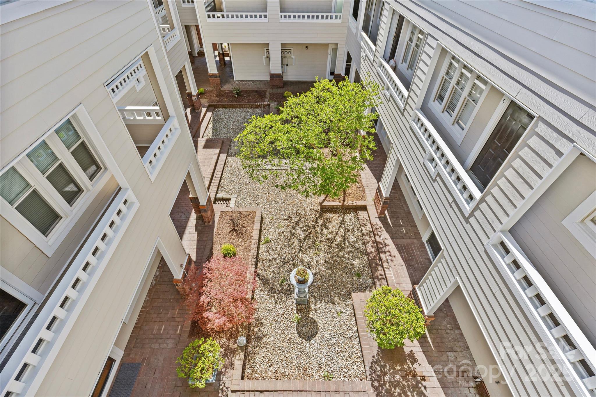 2719 Selwyn Avenue Unit: 24